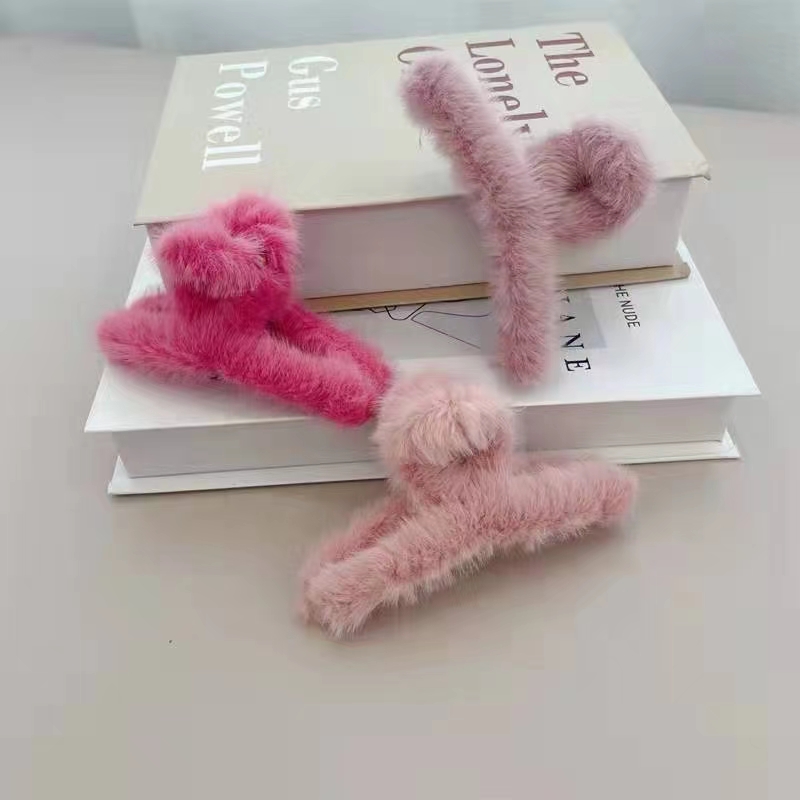 Korean autumn and winter furry hair accessories, autumn hair gripper, hair clip, girls' back of the head gripper, big head gripper, shark clip 1 details Picture