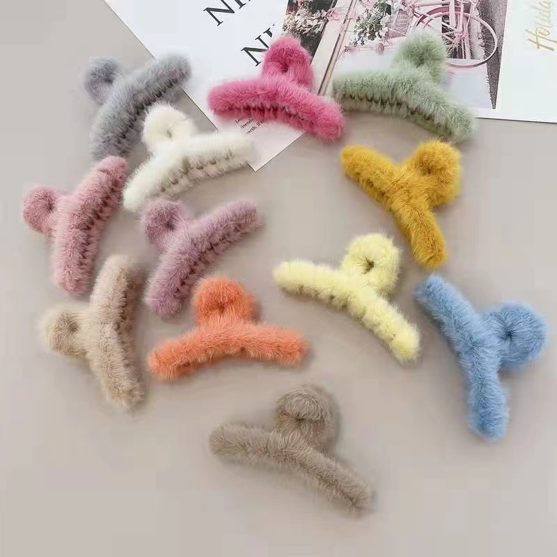 Korean autumn and winter furry hair accessories, autumn hair gripper, hair clip, girls' back of the head gripper, big head gripper, shark clip 1