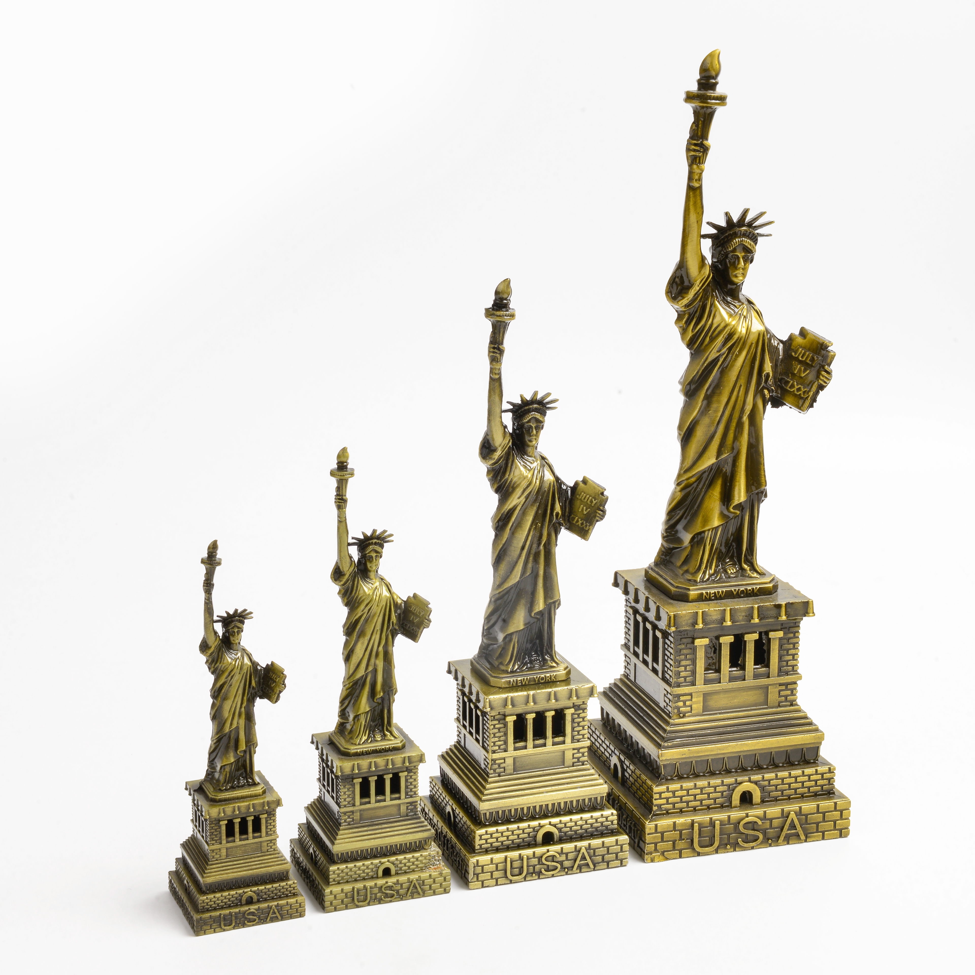 Creative figurines of the Statue of Liberty in the United States, retro European metal home decorations, photography props and gifts