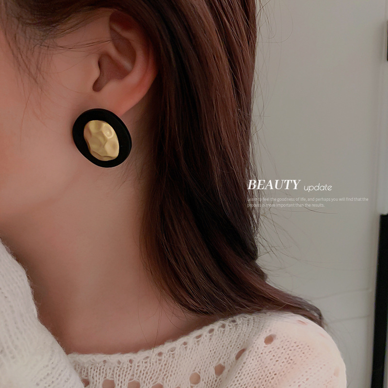 JW Silver Needle Korean pearl Internet celebrity new stud earrings Instagram cold style irregular geometric cutout earrings for women Specification image