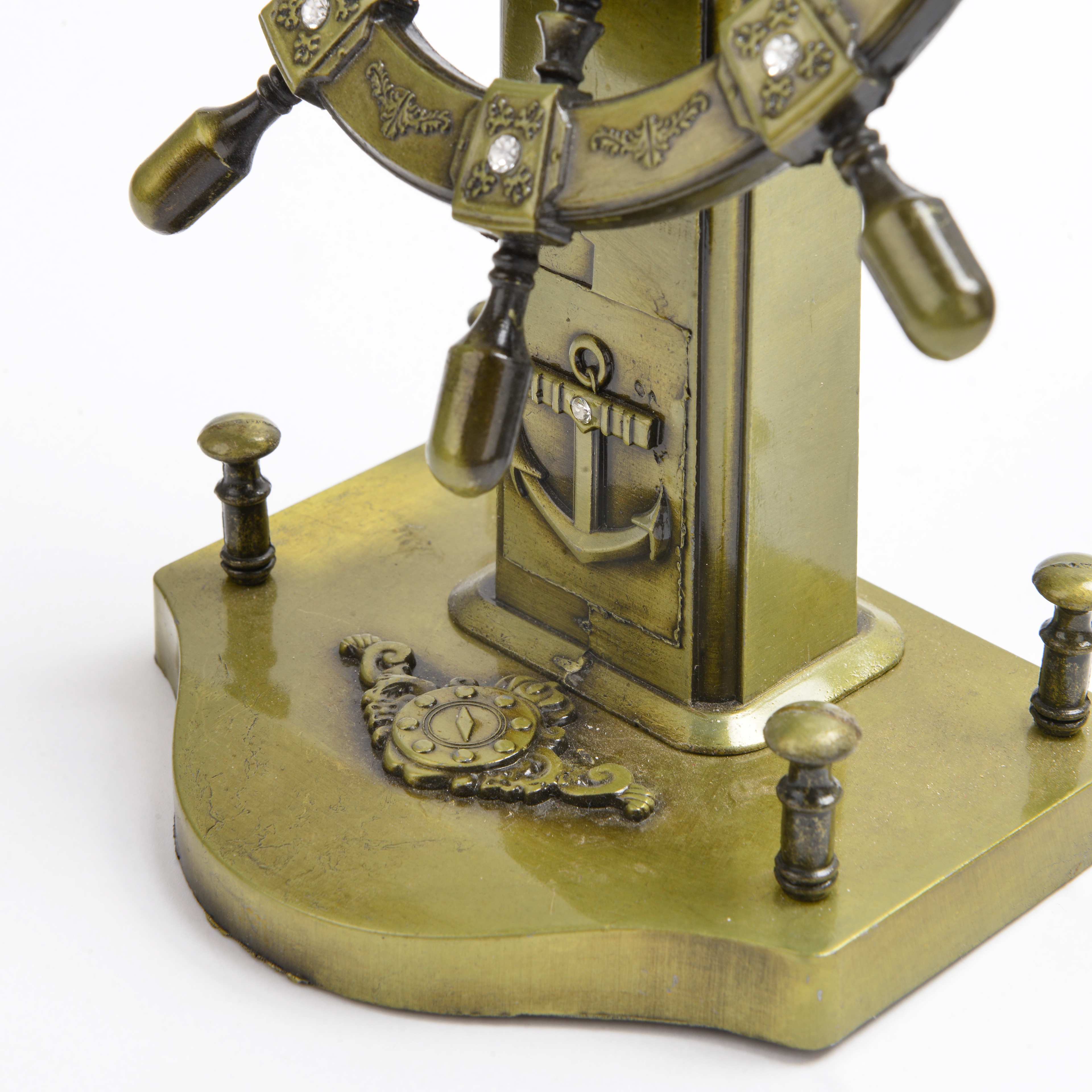 Metal rudder ornaments, helmsman rudders, nautical home handicrafts, office handicrafts, office ornaments, and opening gifts Application Scenario