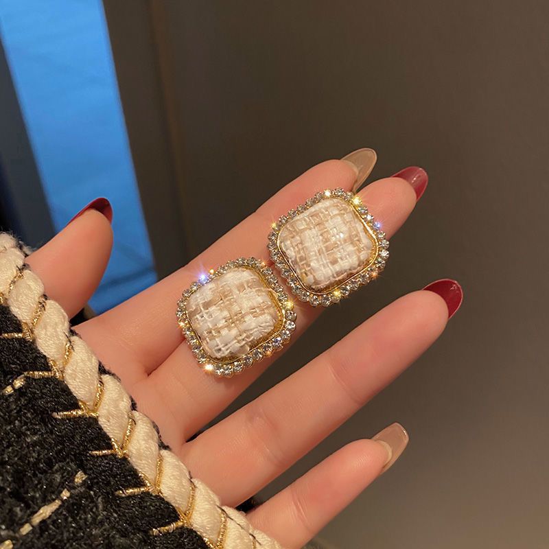 Beizhu earstud Women's Summer Edition Light Luxury Earrings 2021 New trendy Internet celebrity earrings S925 Silver Needle Oval Twist ring