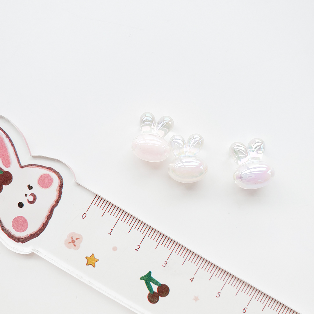 Little rabbit head bead acrylic two-color seven-color magic cartoon candy color bead middle bead hair string material Application Scenario