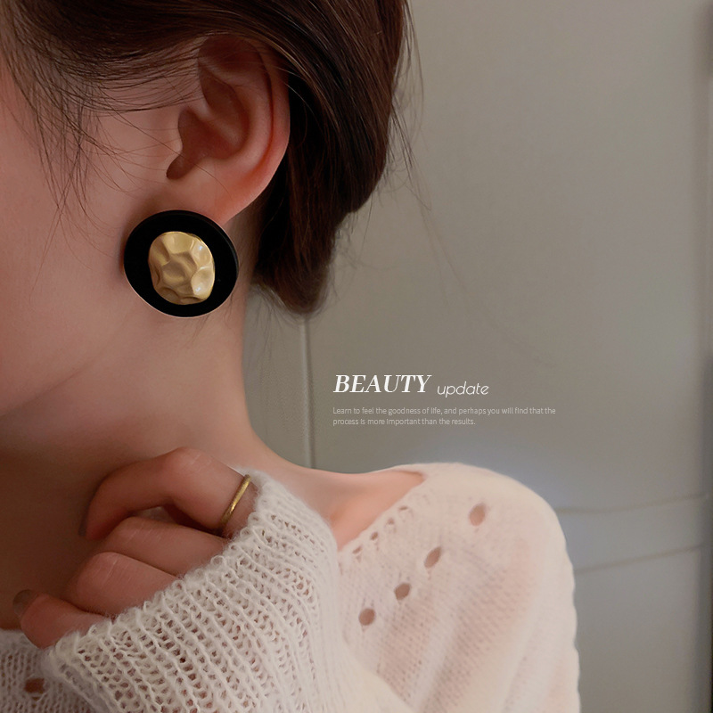 JW Silver Needle Korean pearl Internet celebrity new stud earrings Instagram cold style irregular geometric cutout earrings for women details Picture