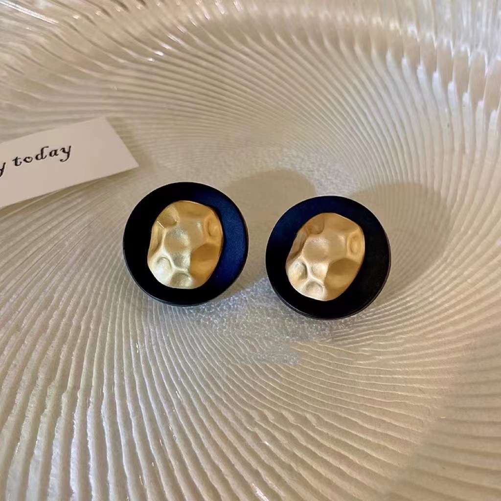 JW Silver Needle Korean pearl Internet celebrity new stud earrings Instagram cold style irregular geometric cutout earrings for women Item Picture