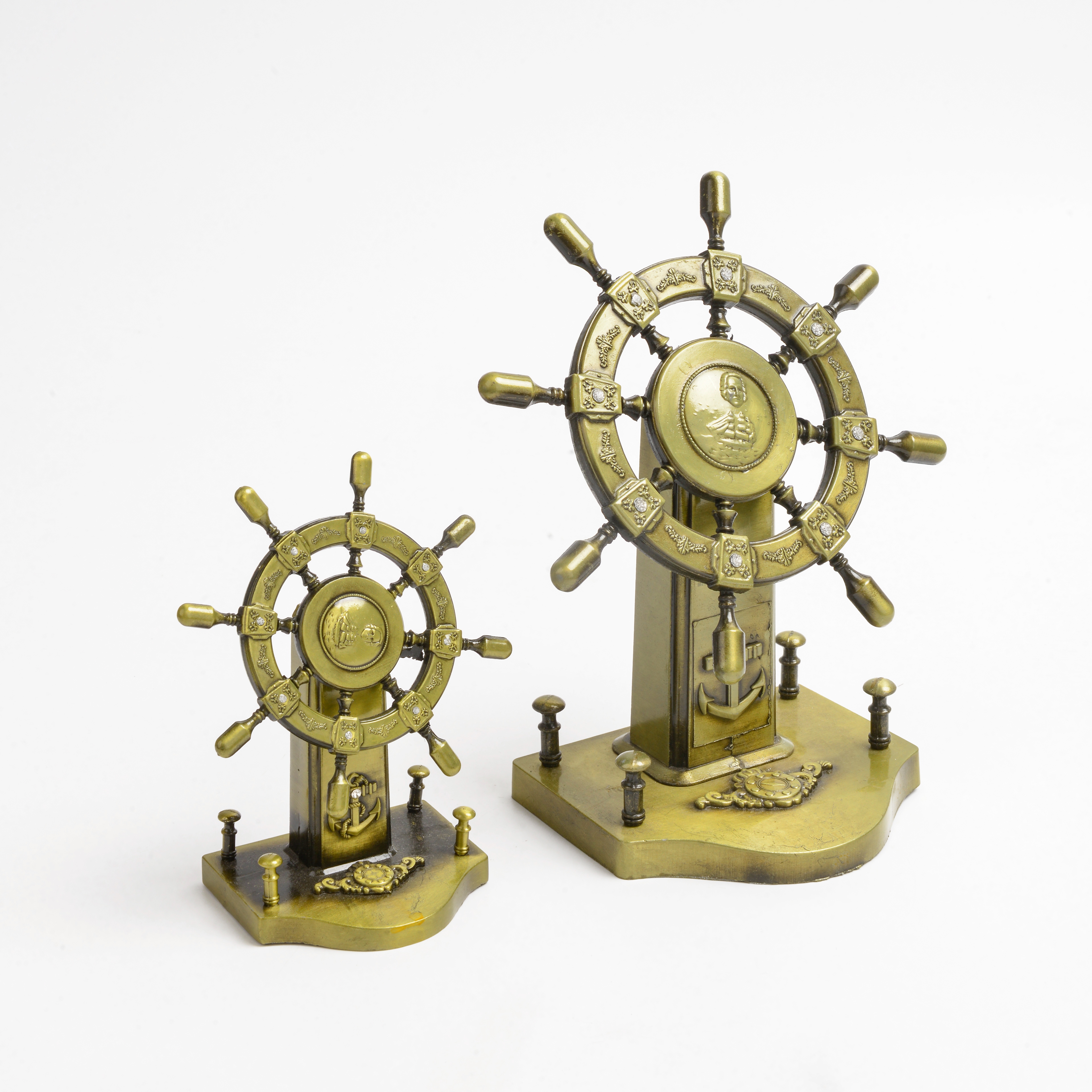 Metal rudder ornaments, helmsman rudders, nautical home handicrafts, office handicrafts, office ornaments, and opening gifts