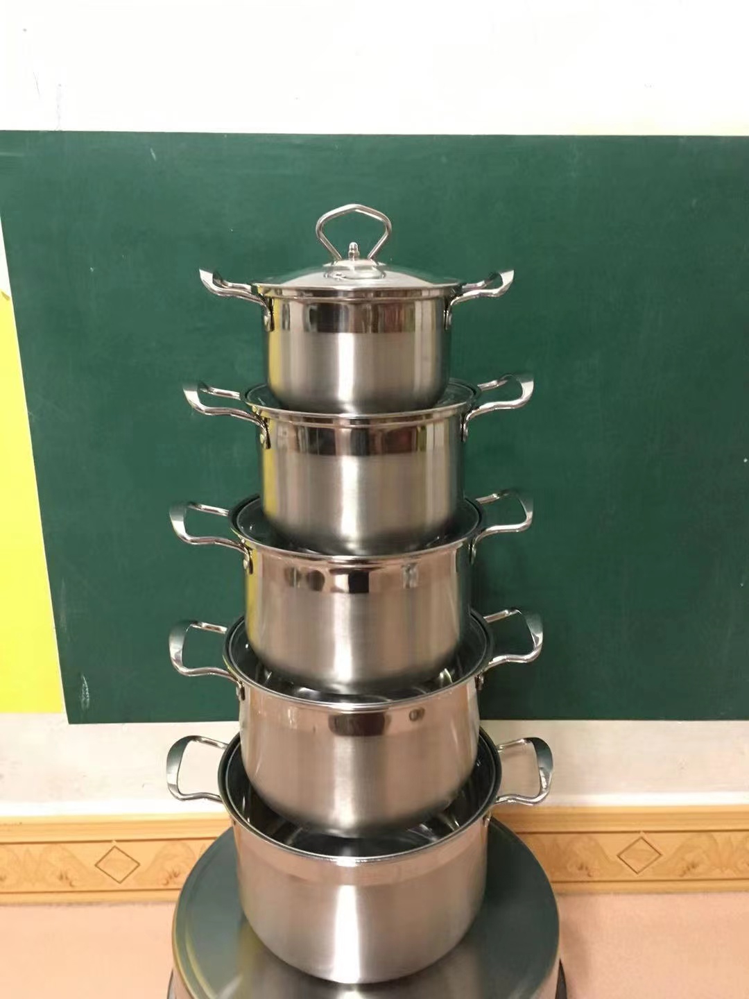 锅具套装实物图