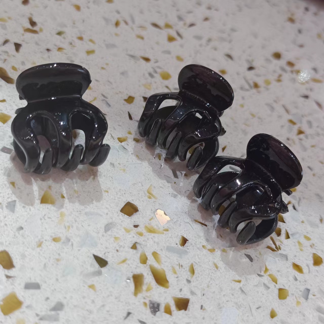 New black glossy scratch-off clip for winter 2022 Application Scenario