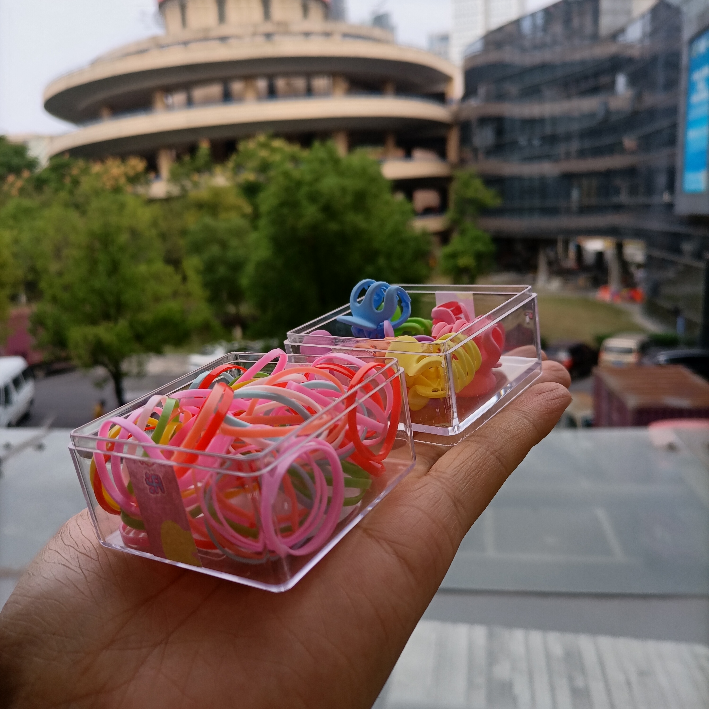 The 2022 winter new product, the double-layer Stackable matte scratch-off long stretch unbroken one-time rubber band, is the main color for autumn and winter and a must-have for princesses details Picture