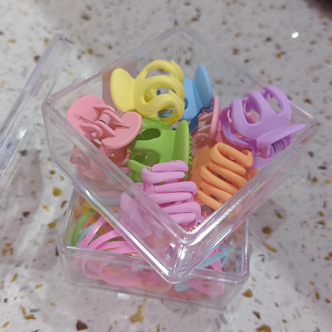 The 2022 winter new product, the double-layer Stackable matte scratch-off long stretch unbroken one-time rubber band, is the main color for autumn and winter and a must-have for princesses Application Scenario