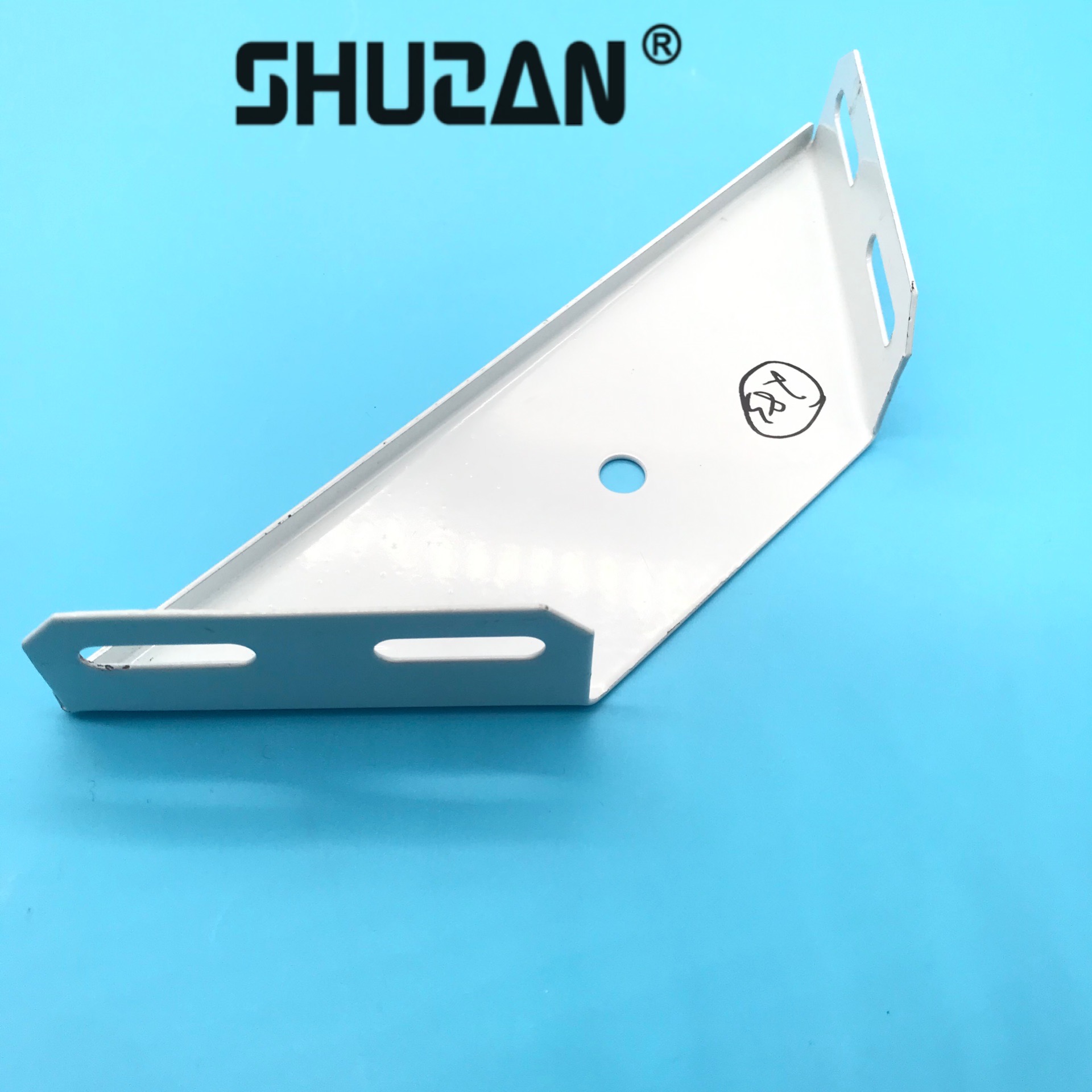 Shuzan sofa insert pieces, mountain shaped iron hangers, furniture connection accessories, bed buckle pieces, general hardware accessories, durable model A1, other general hardware accessories 003 Application Scenario