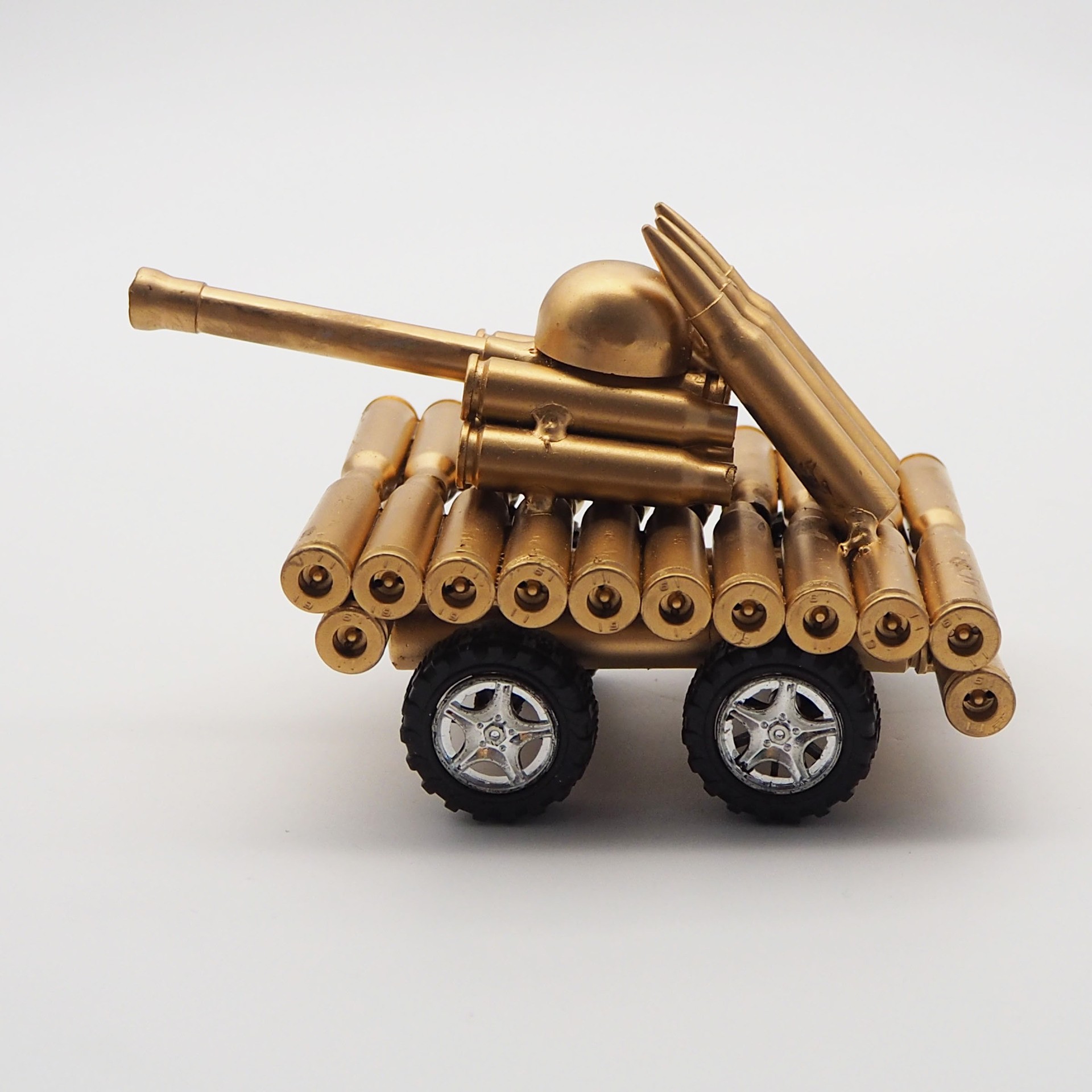 Manufacturer's direct sales of cartridge case tanks, cartridge case handicrafts, tank models, four-wheel tanks, ornaments and decorations Specification image