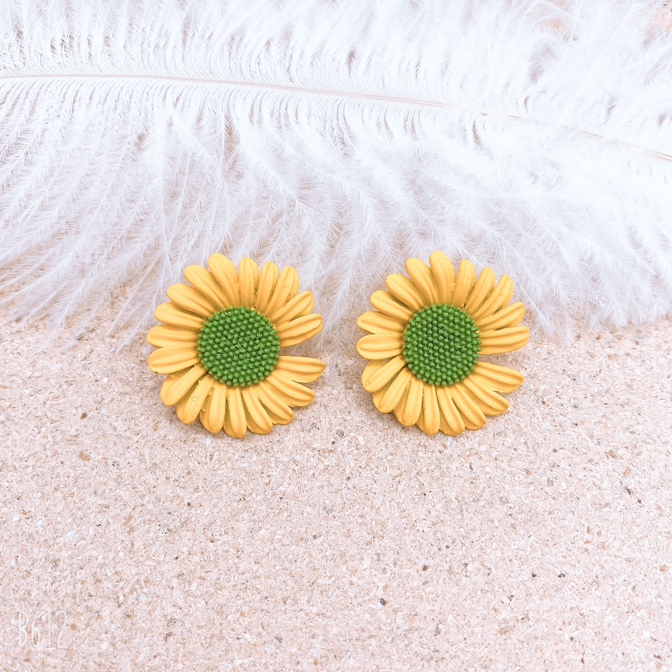 925 sterling silver needle, high-end white wood long earrings, Korean handcrafted beaded round earrings, Internet celebrity, exaggerated Item Picture