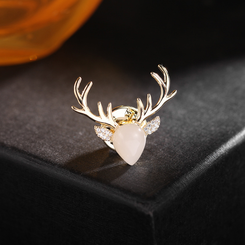 European and American fashion alternative blue-eyed Devil's Eye necklace, titanium steel gold coin collarbone chain, exclusively for export 22 Application Scenario