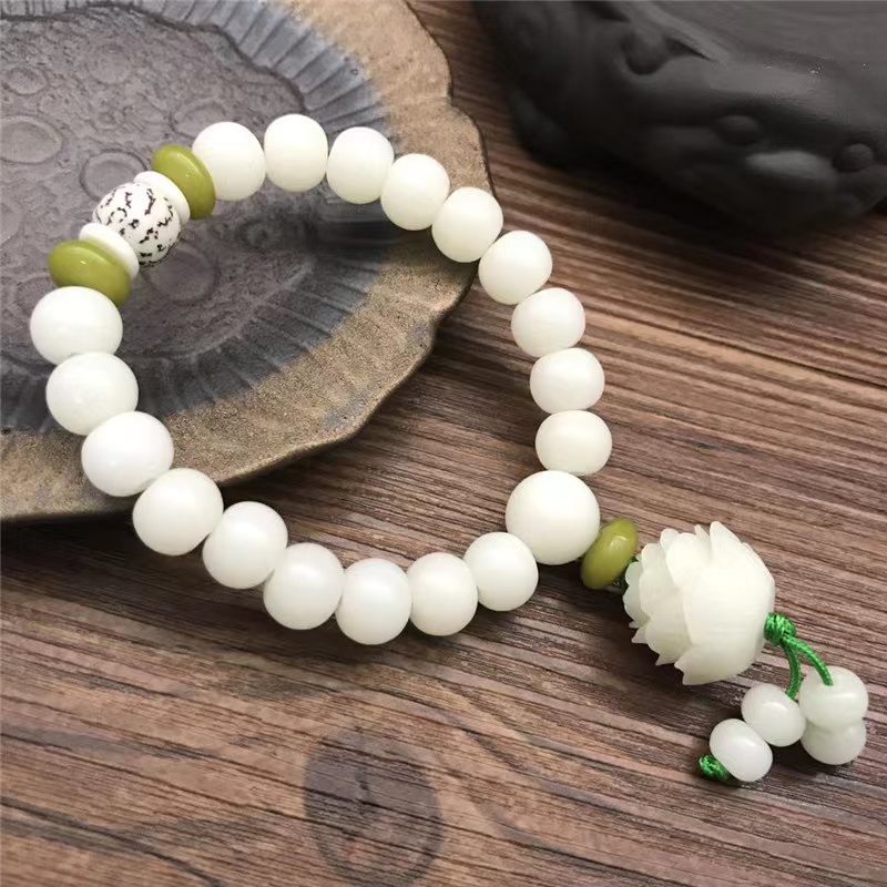 8*10 natural white jade Bodhi pendant multi-layer lotus style bracelet Application Scenario