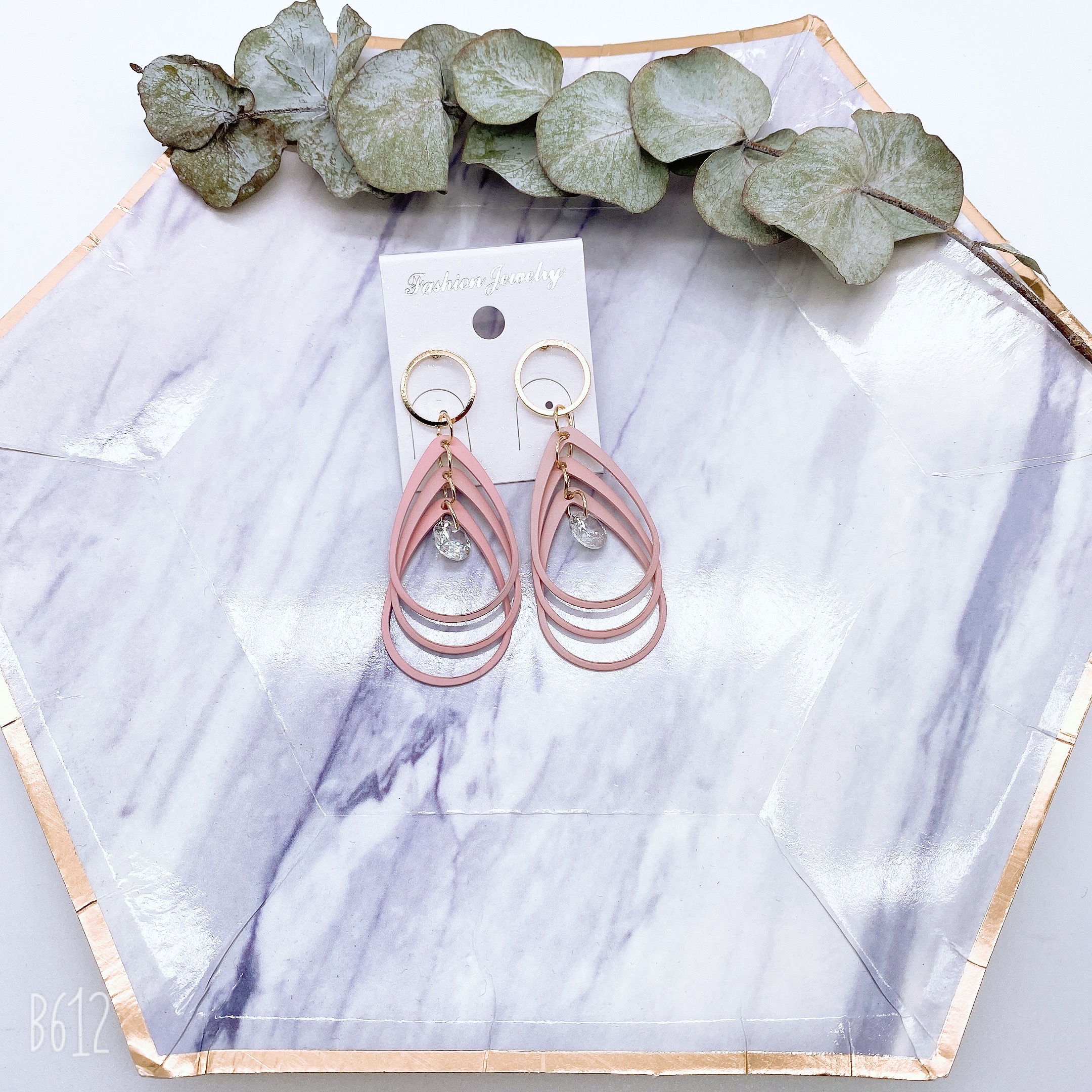 The 2021 new Korean-style earrings are trendy and suitable for square faces, with exaggerated and elegant white tulip earrings Specification image