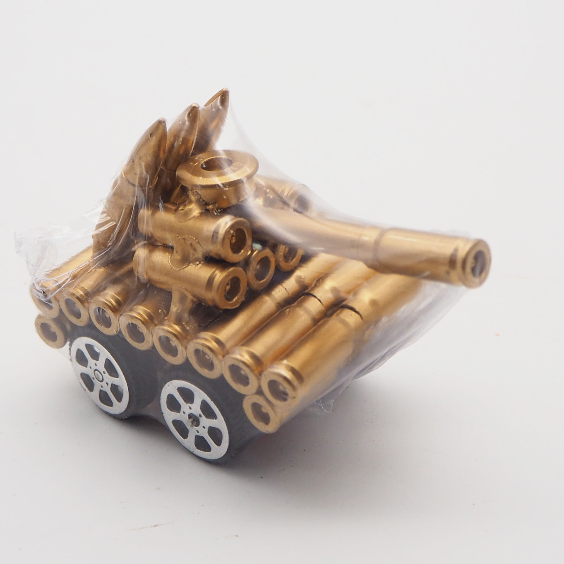 Wholesale supply of cartridge case handicrafts, cartridge case small tanks, and cartridge case models Application Scenario