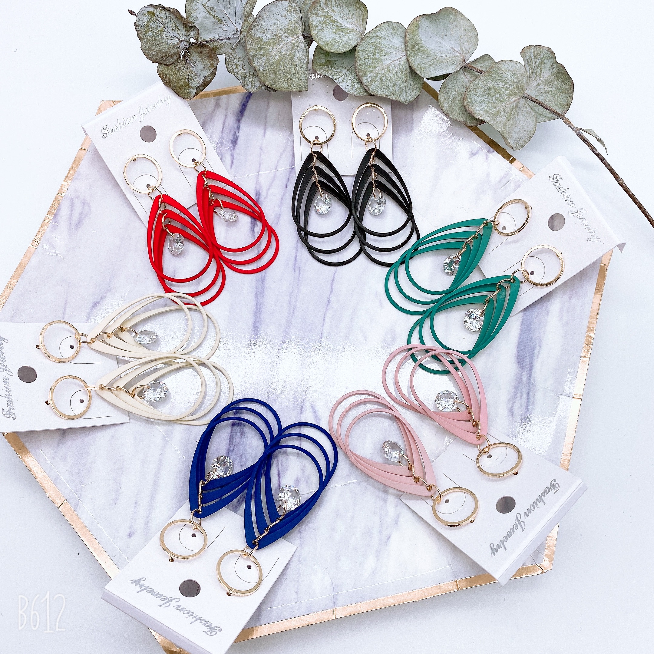 The 2021 new Korean-style earrings are trendy and suitable for square faces, with exaggerated and elegant white tulip earrings Item Picture