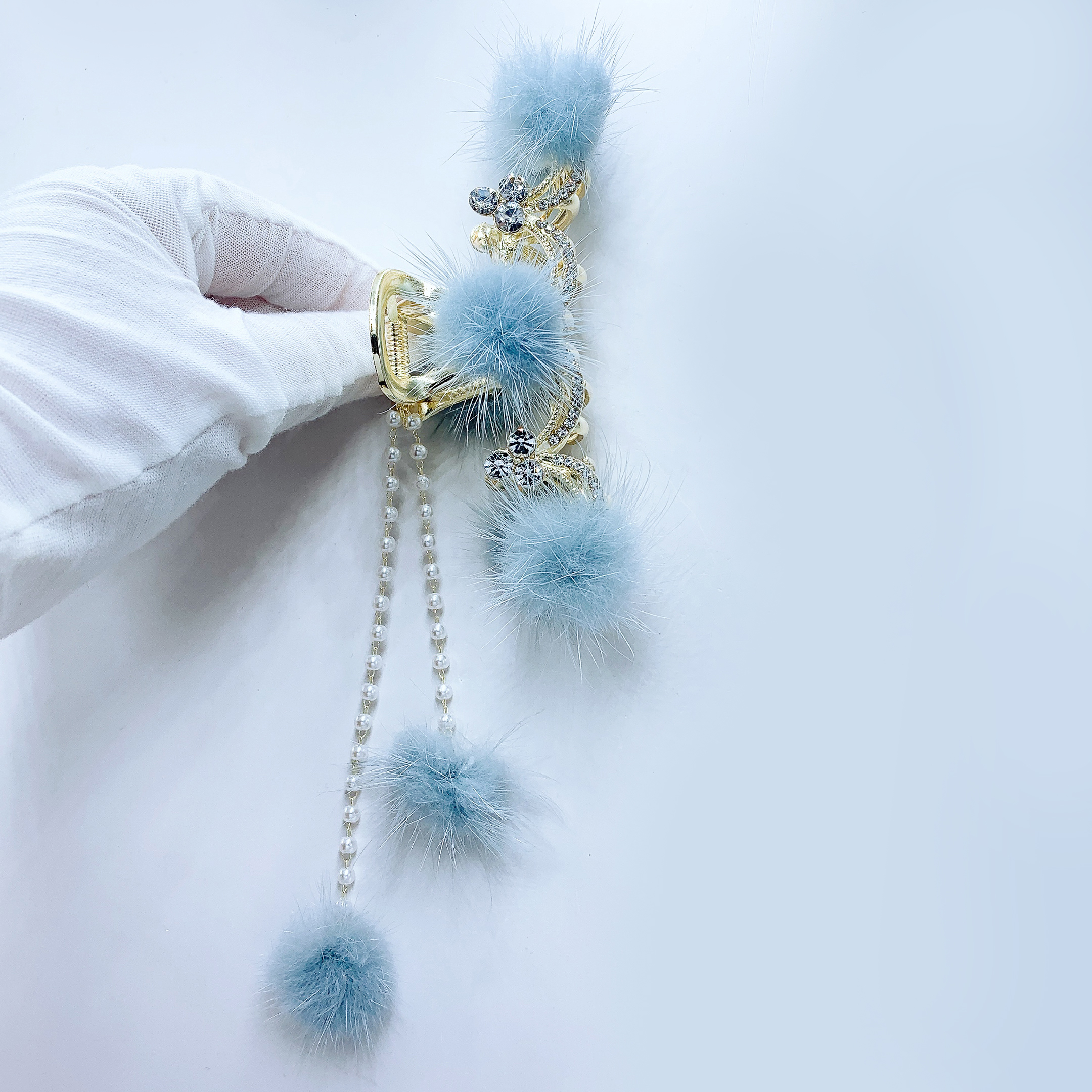The popular "fluffy ball tassel" is a beautiful and romantic Korean-style accessory Application Scenario