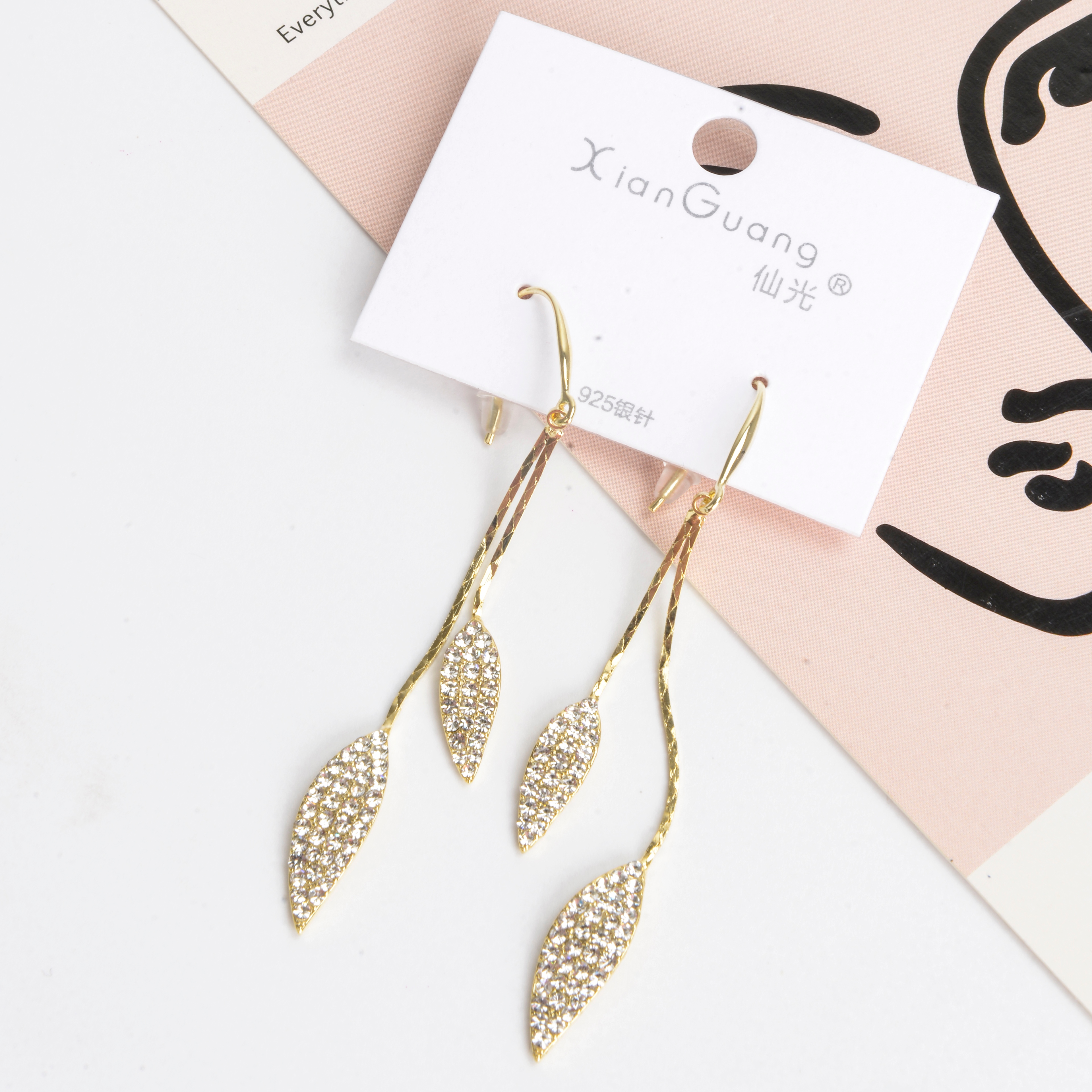 新品耳环小众设计高级感网红耳饰女防过敏925银针叶子带钻耳环详情3