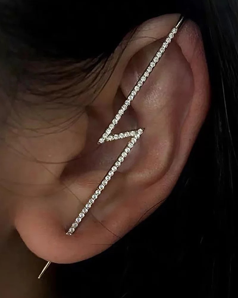 Pearl long tassel stud earrings for women to enhance elegance and shape the face. S925 sterling silver needle fashionable two-pair earrings that catch the eye Item Picture