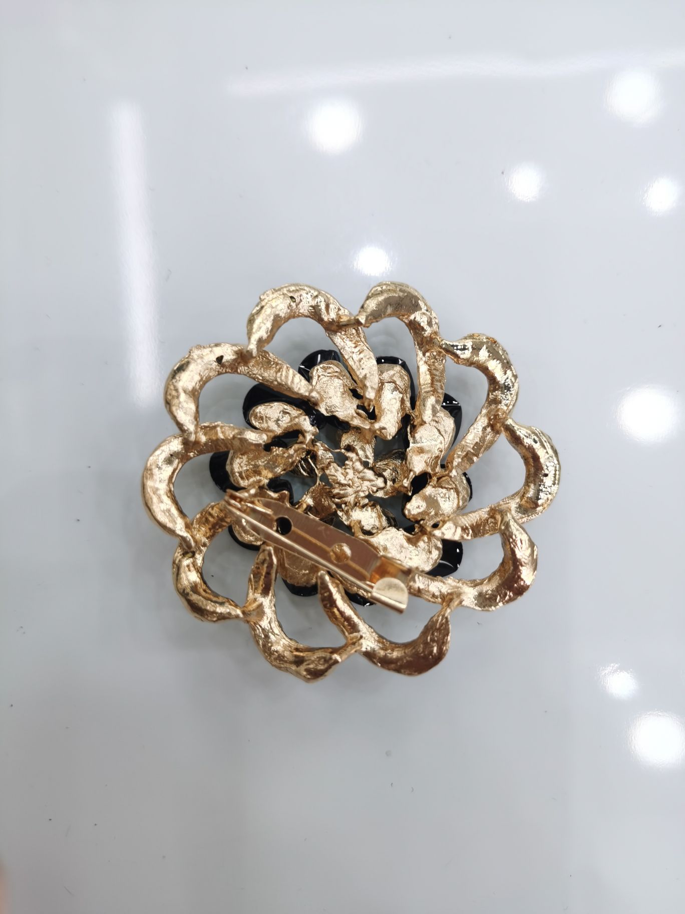 合金胸针细节图