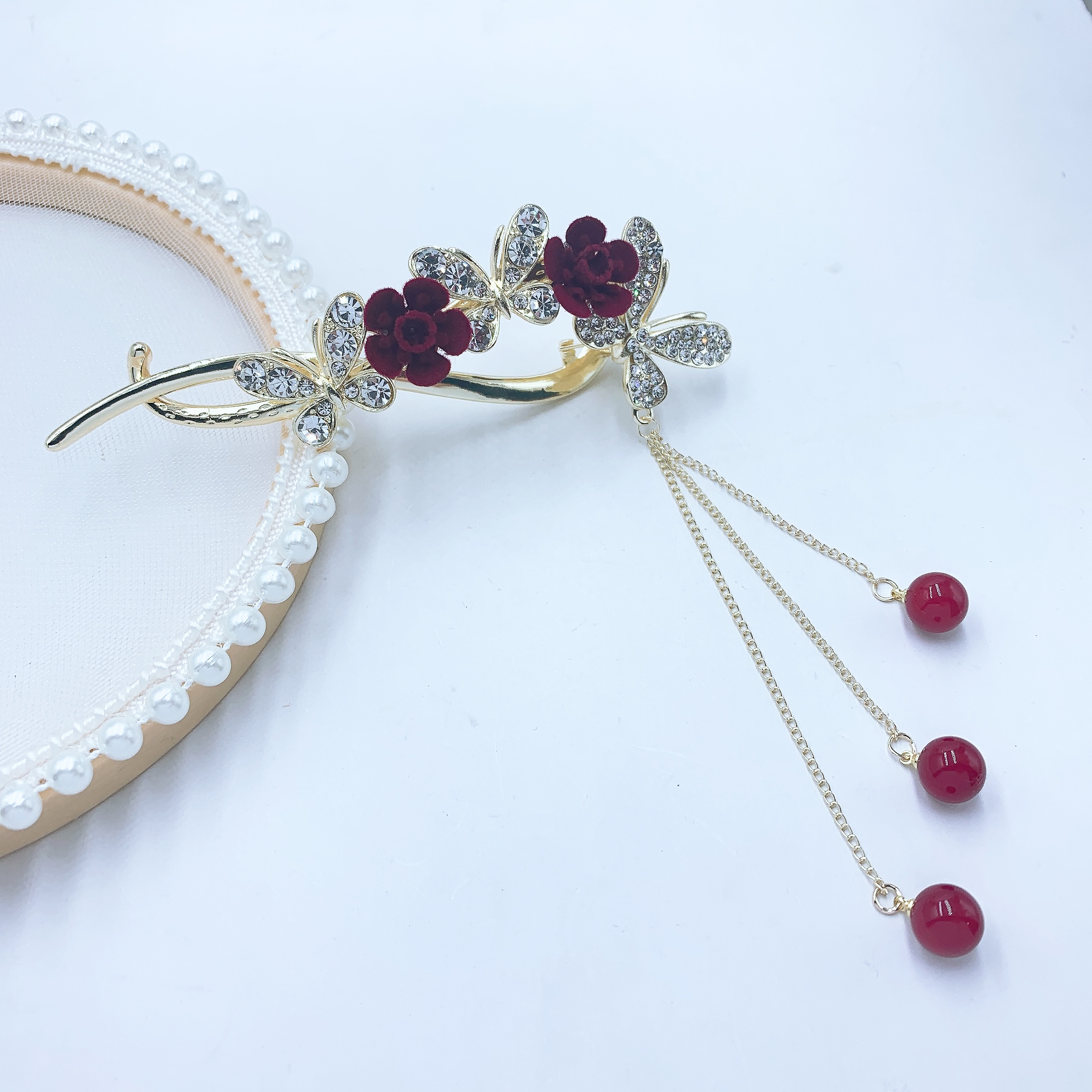 A popular velvet rose twist clip, a beautiful and romantic Korean-style accessory Specification image