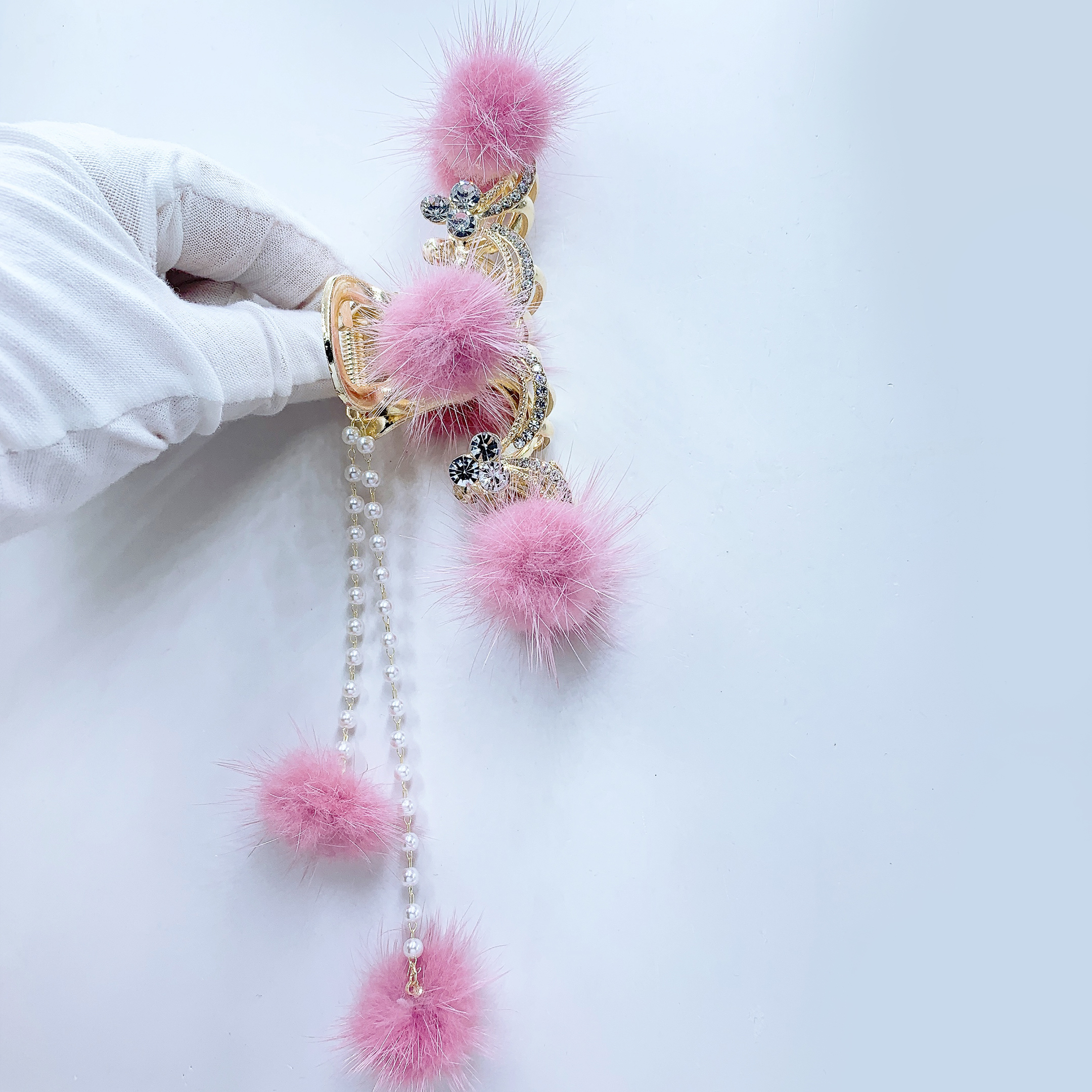 The popular "fluffy ball tassel" is a beautiful and romantic Korean-style accessory Item Picture