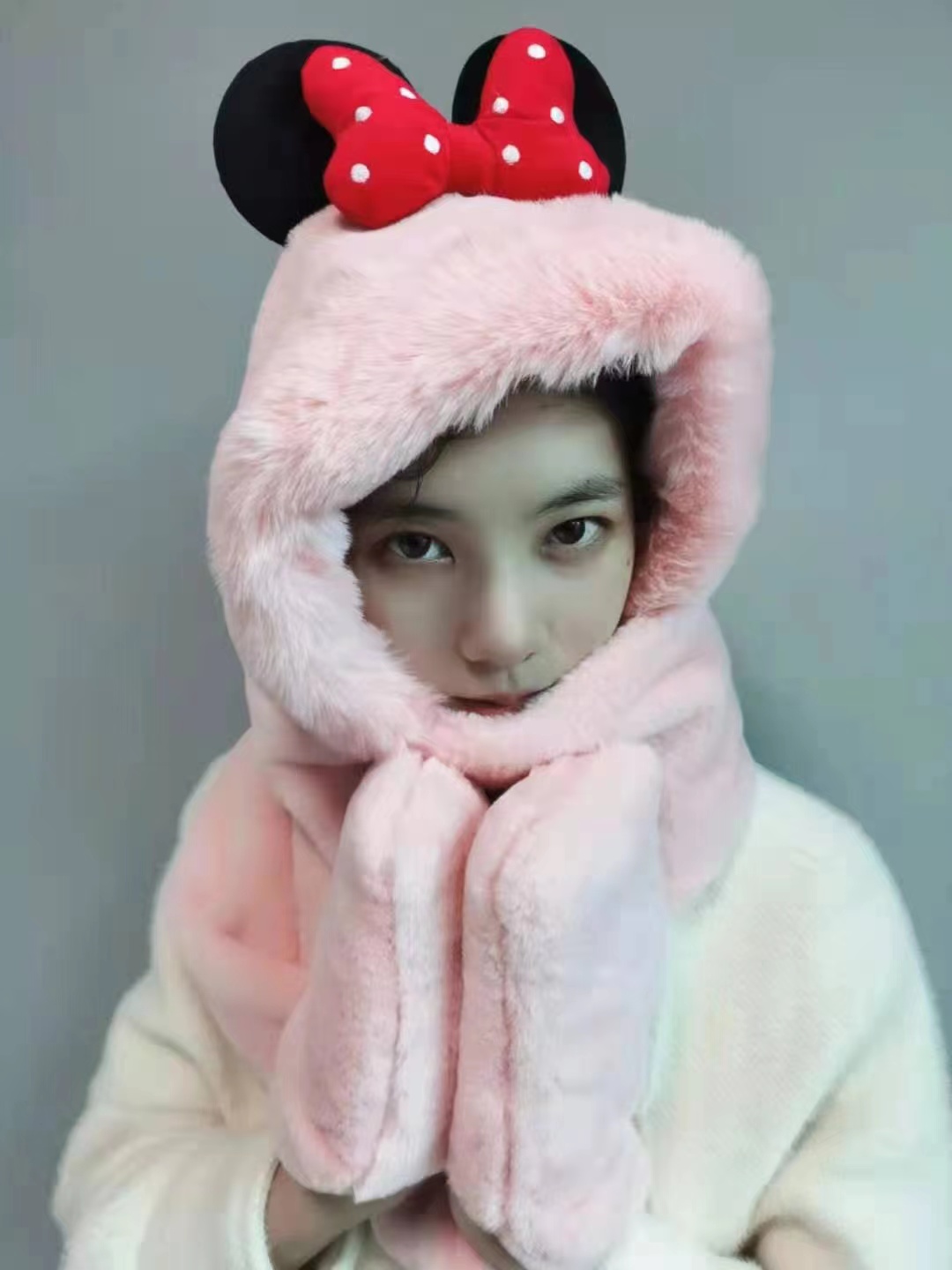 Thick hat, cute and warm for women in autumn and winter, plush scarf, one-piece ear-protecting and windproof scarf, bow and three-piece set Item Picture