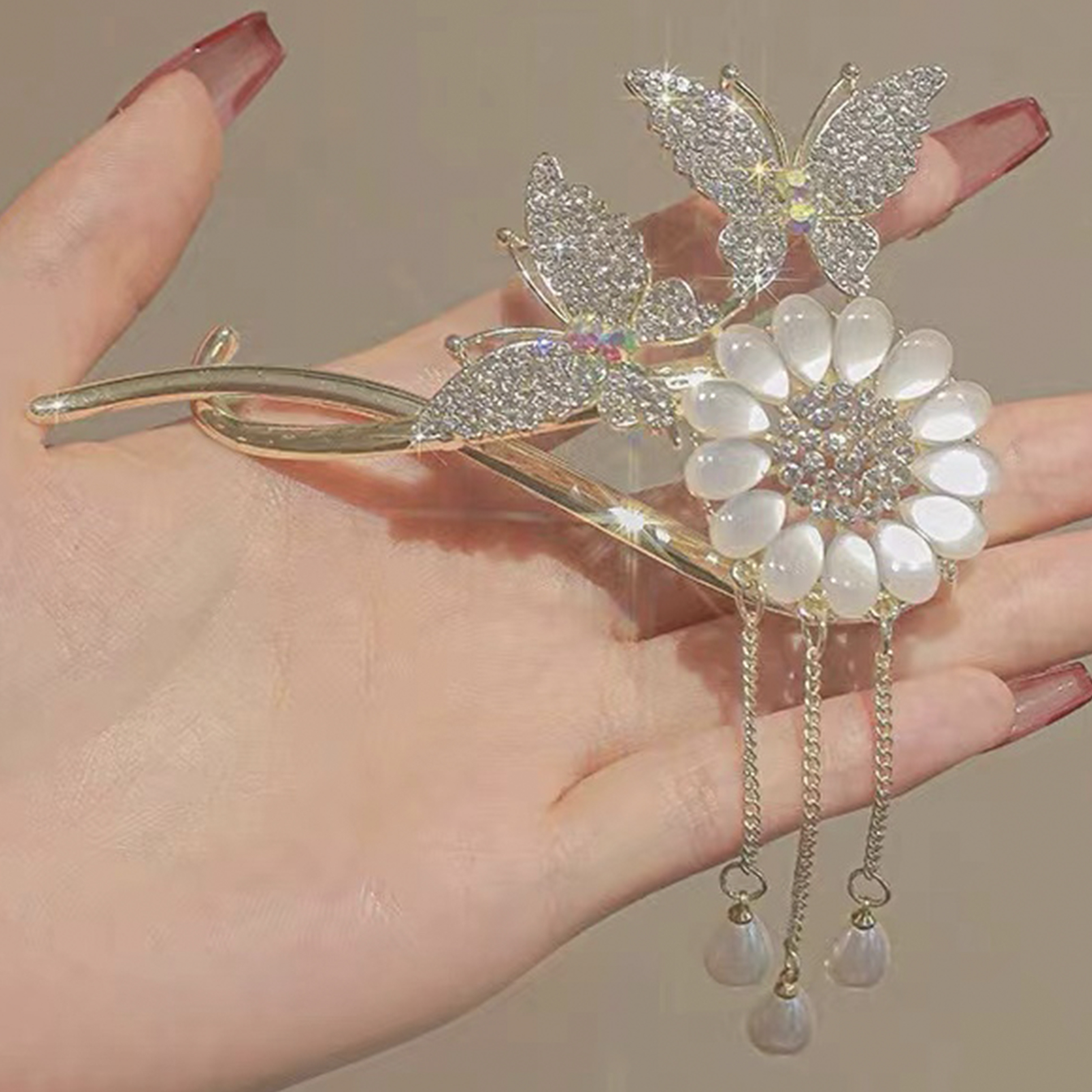 The popular butterfly cat's eye stone twist clip is a beautiful and romantic Han Xu accessory Specification image