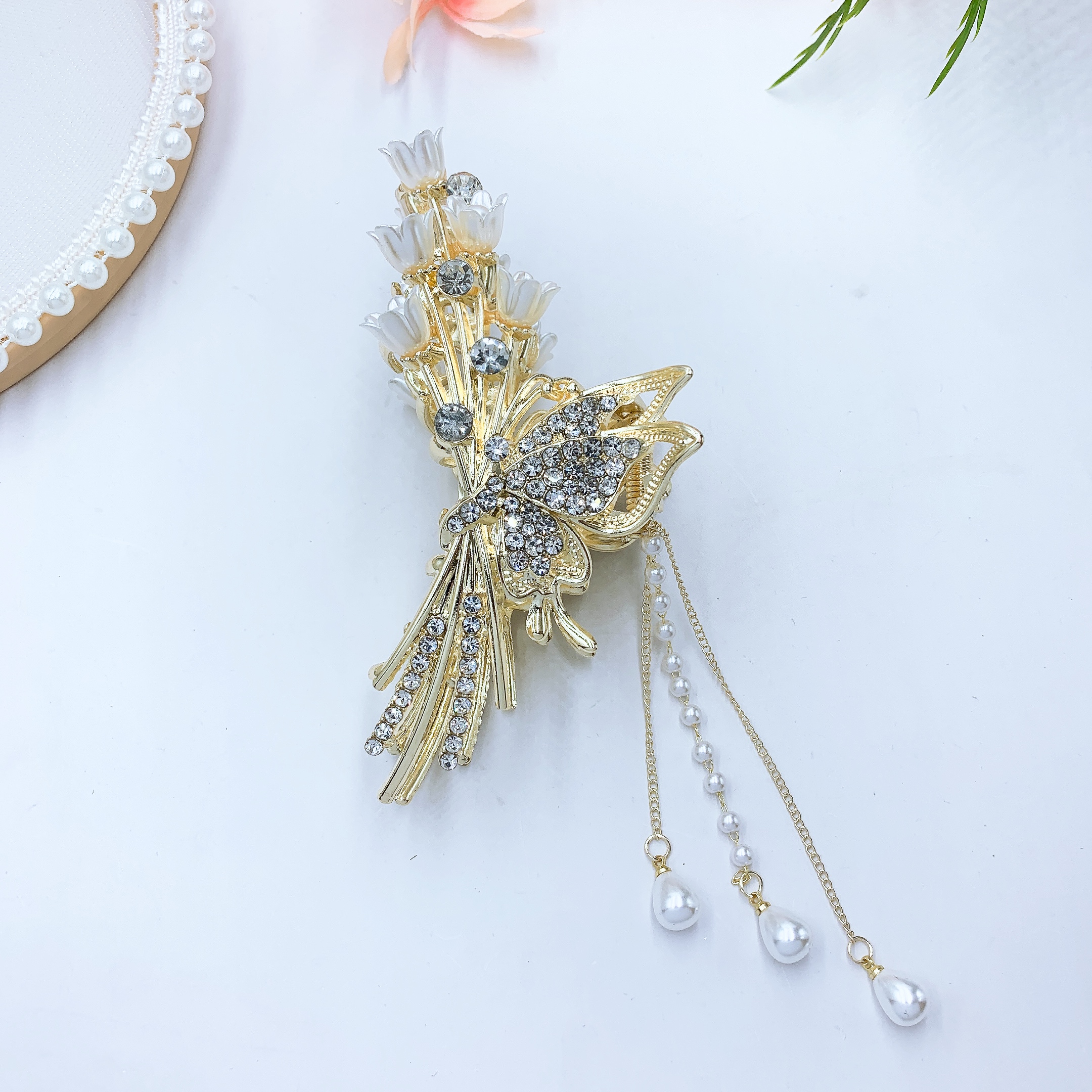 A big catch of the popular butterfly water diamond, a beautiful and romantic Korean-style accessory details Picture