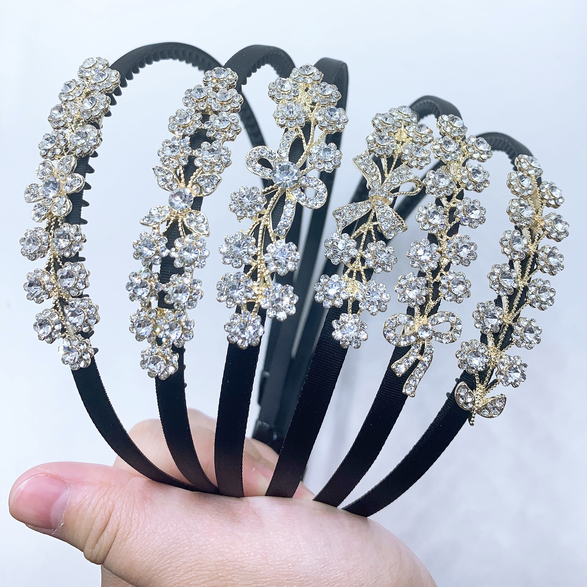 The popular red flower series headband is a beautiful and romantic Korean-style accessory Item Picture