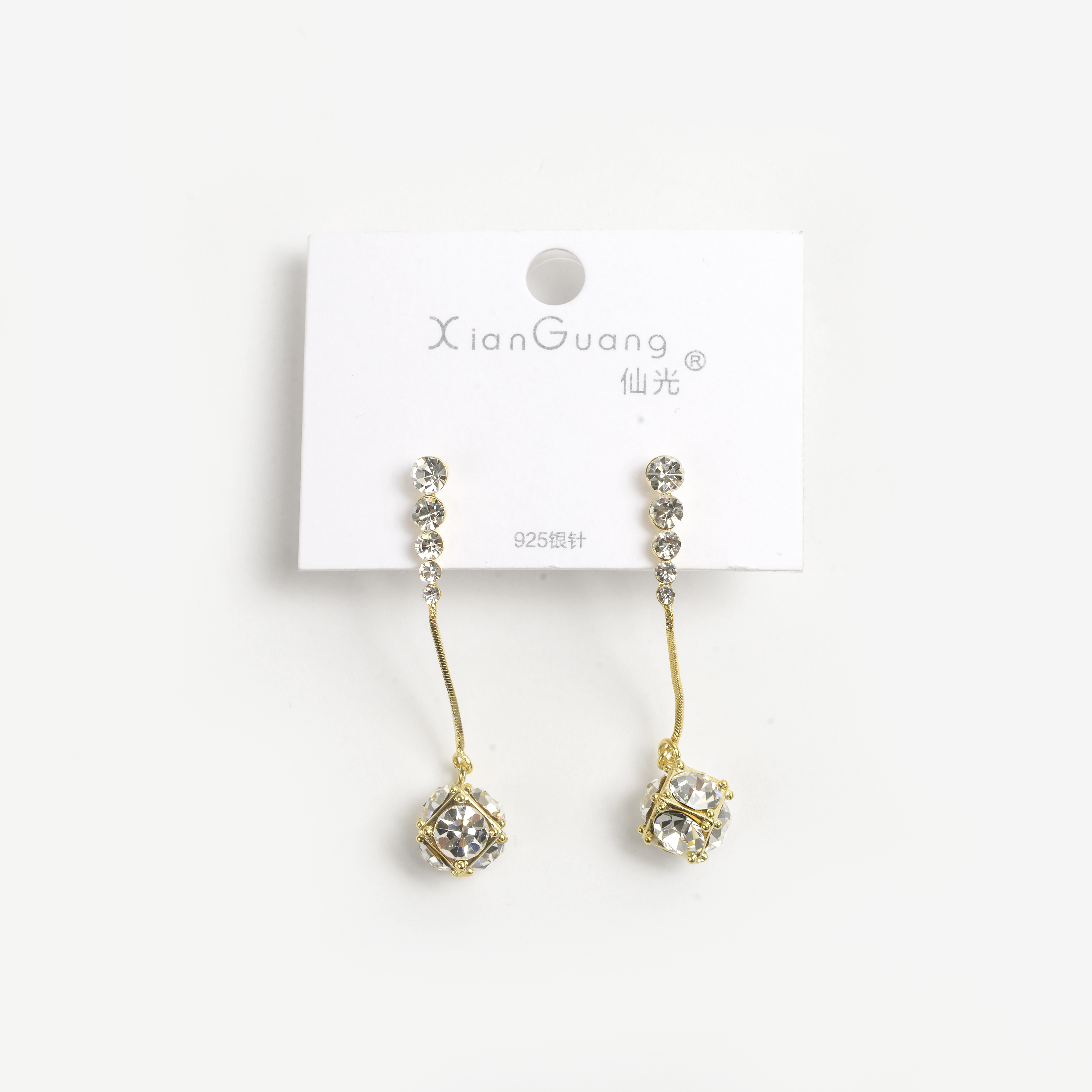 New earrings: Niche design, high-end feel, popular earrings for women, anti-allergy 925 silver needle square diamond earrings details Picture