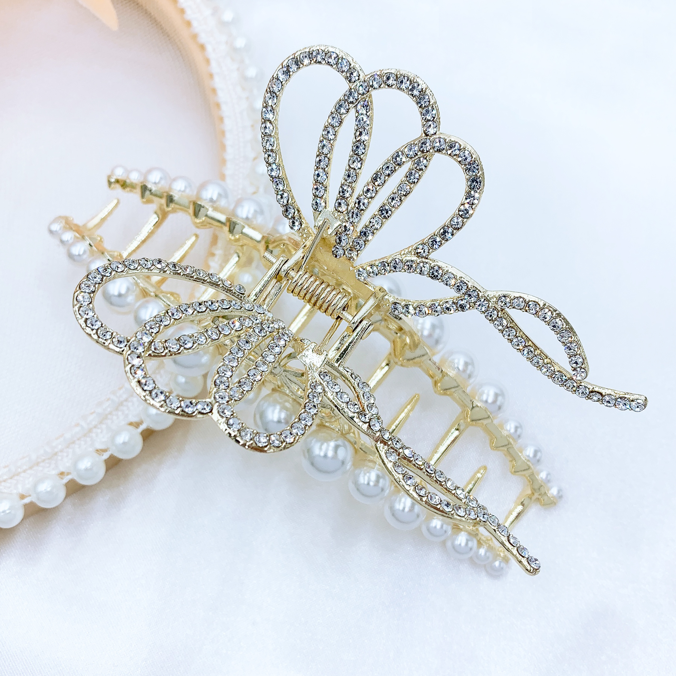 Internet-famous flower tassel twist clip Internet-famous beautiful and romantic Han Xu jewelry 11 Application Scenario