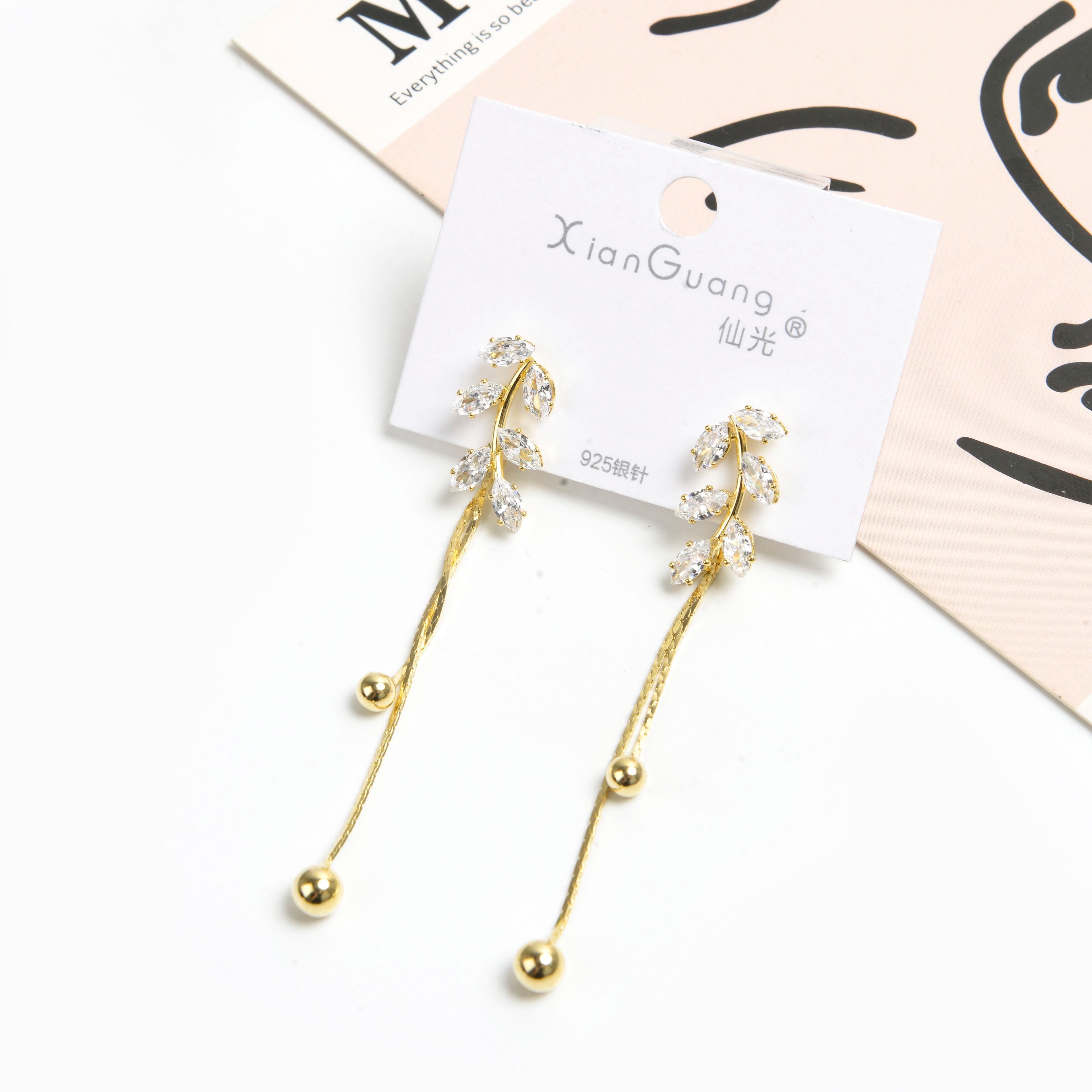 新品耳环小众设计高级感网红耳饰女防过敏925银针小叶子钻石耳环详情2