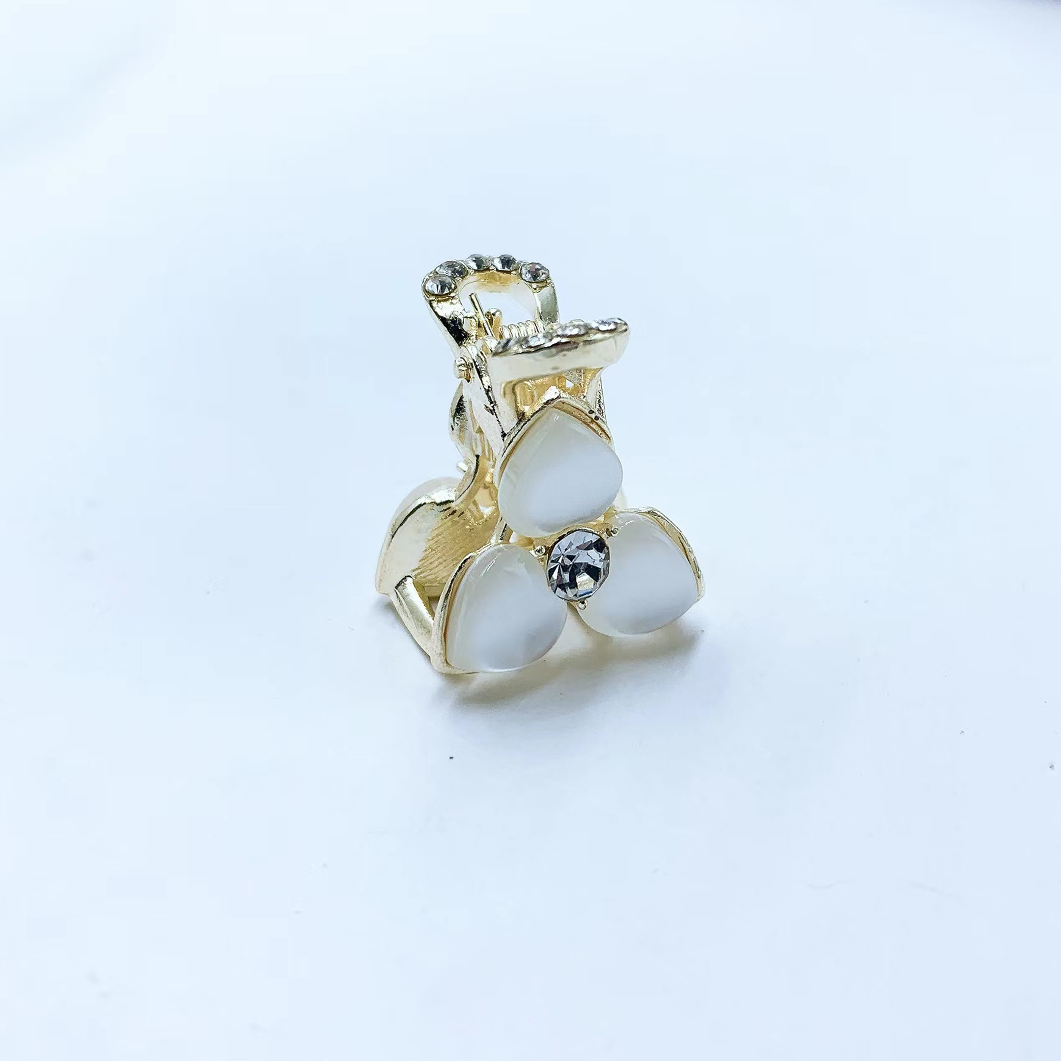 The popular cat-eye and small-claw, beautiful and romantic Han Xu accessories Application Scenario