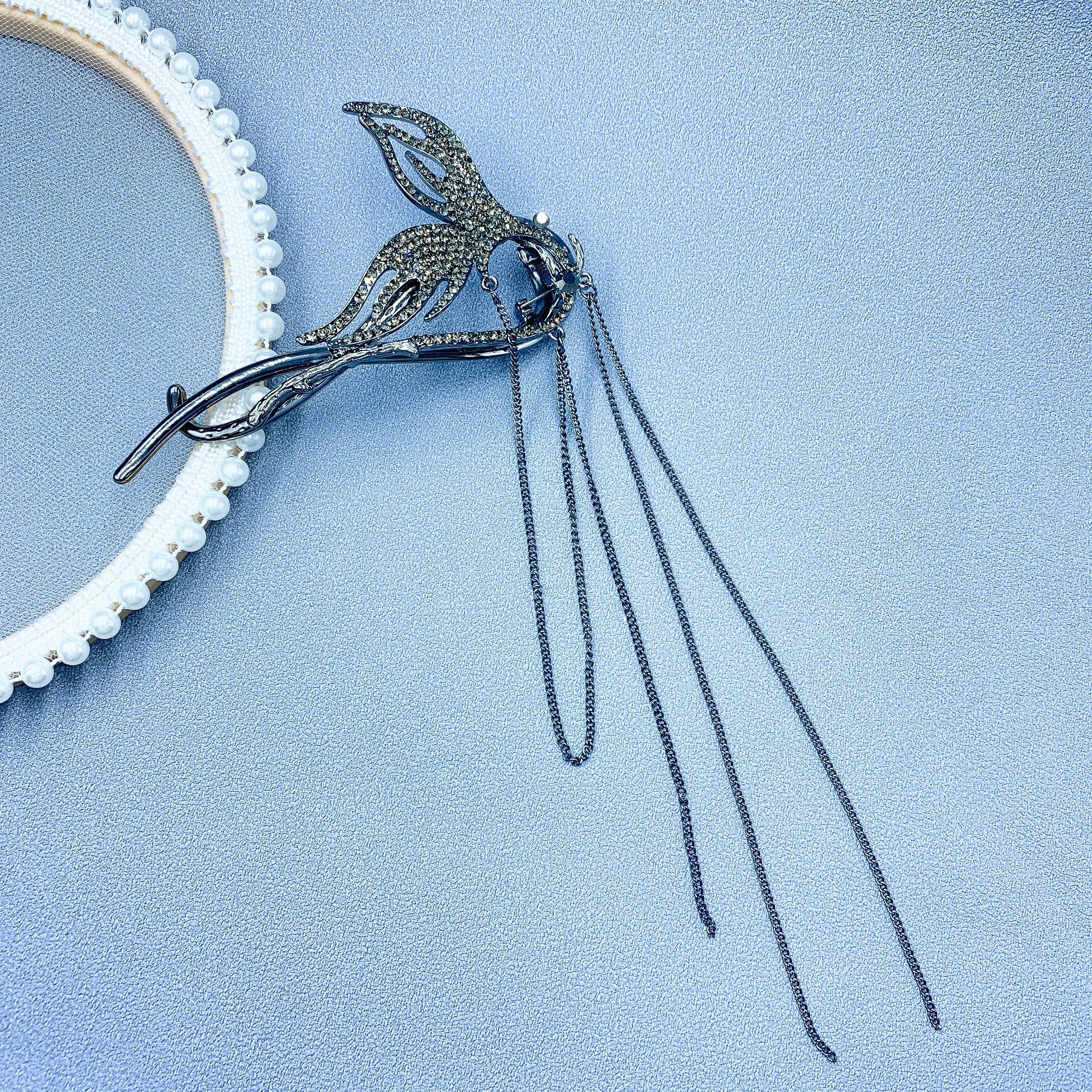 The popular black fishtail tassel twist clip is a beautiful and romantic Korean-style accessory Specification image