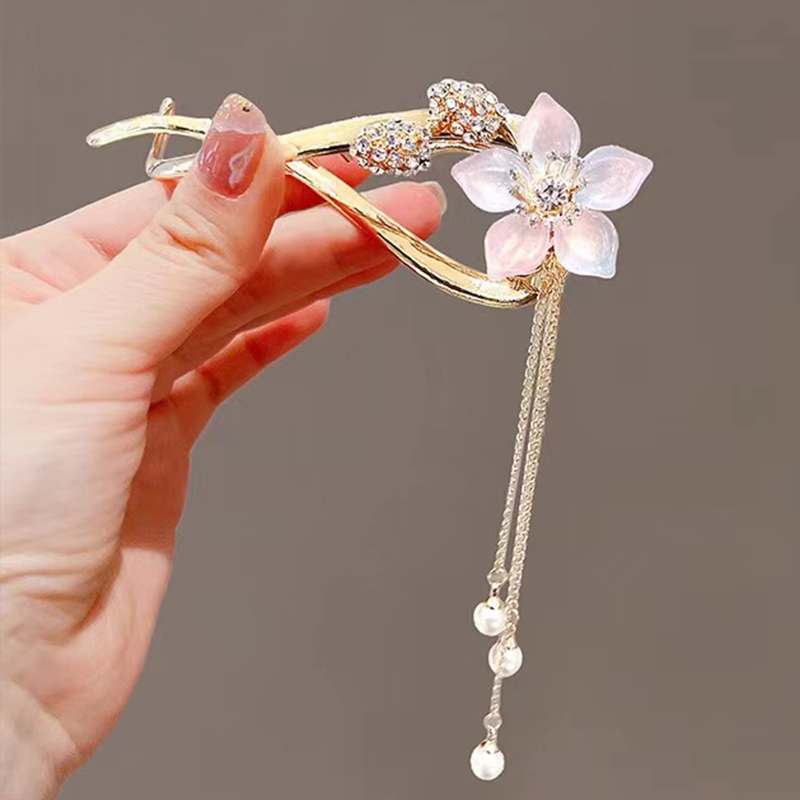 The popular flower-shaped tassel twist clip is a beautiful and romantic Korean-style accessory details Picture