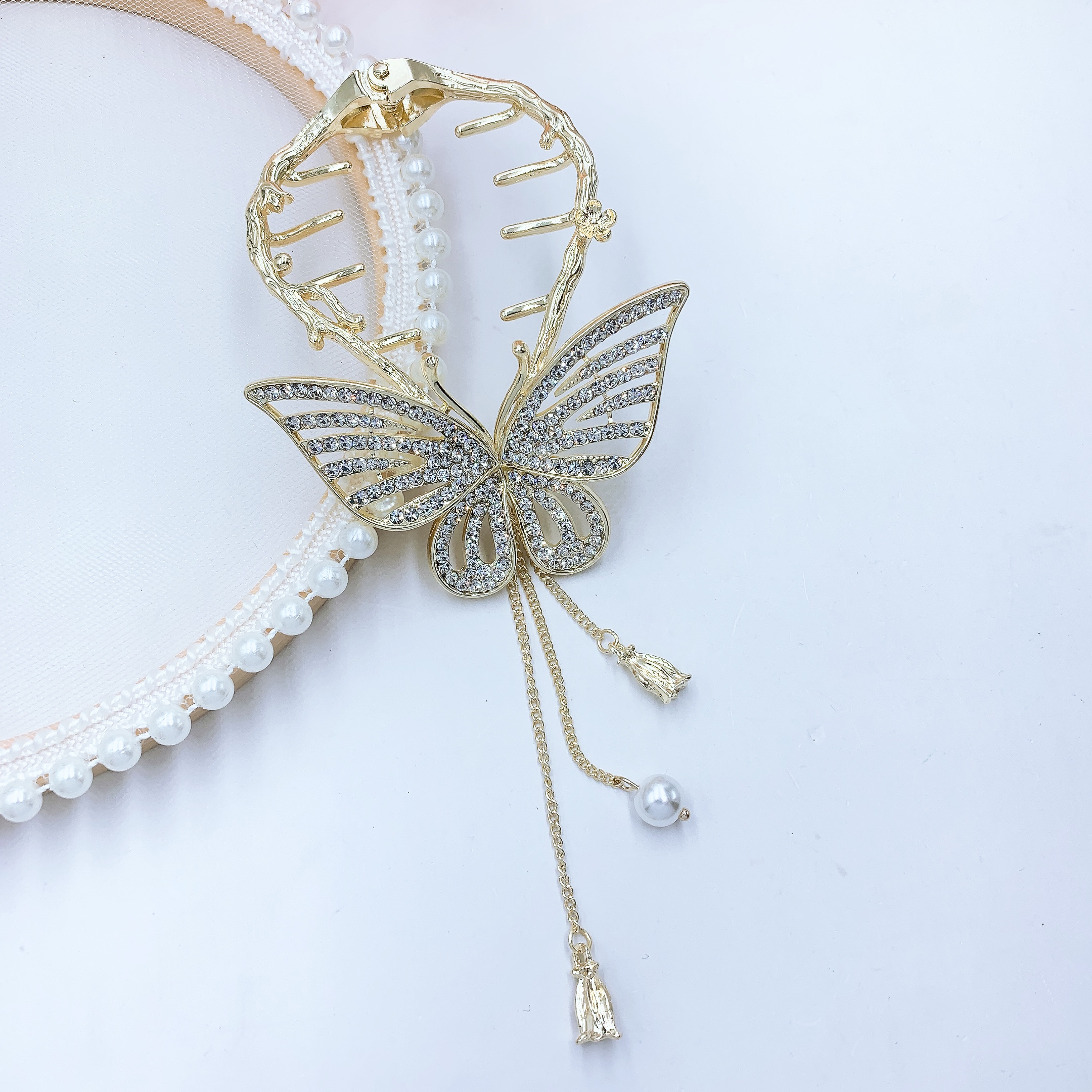 The popular butterfly tassel bun hairstyle is a beautiful and romantic Korean-style accessory Application Scenario