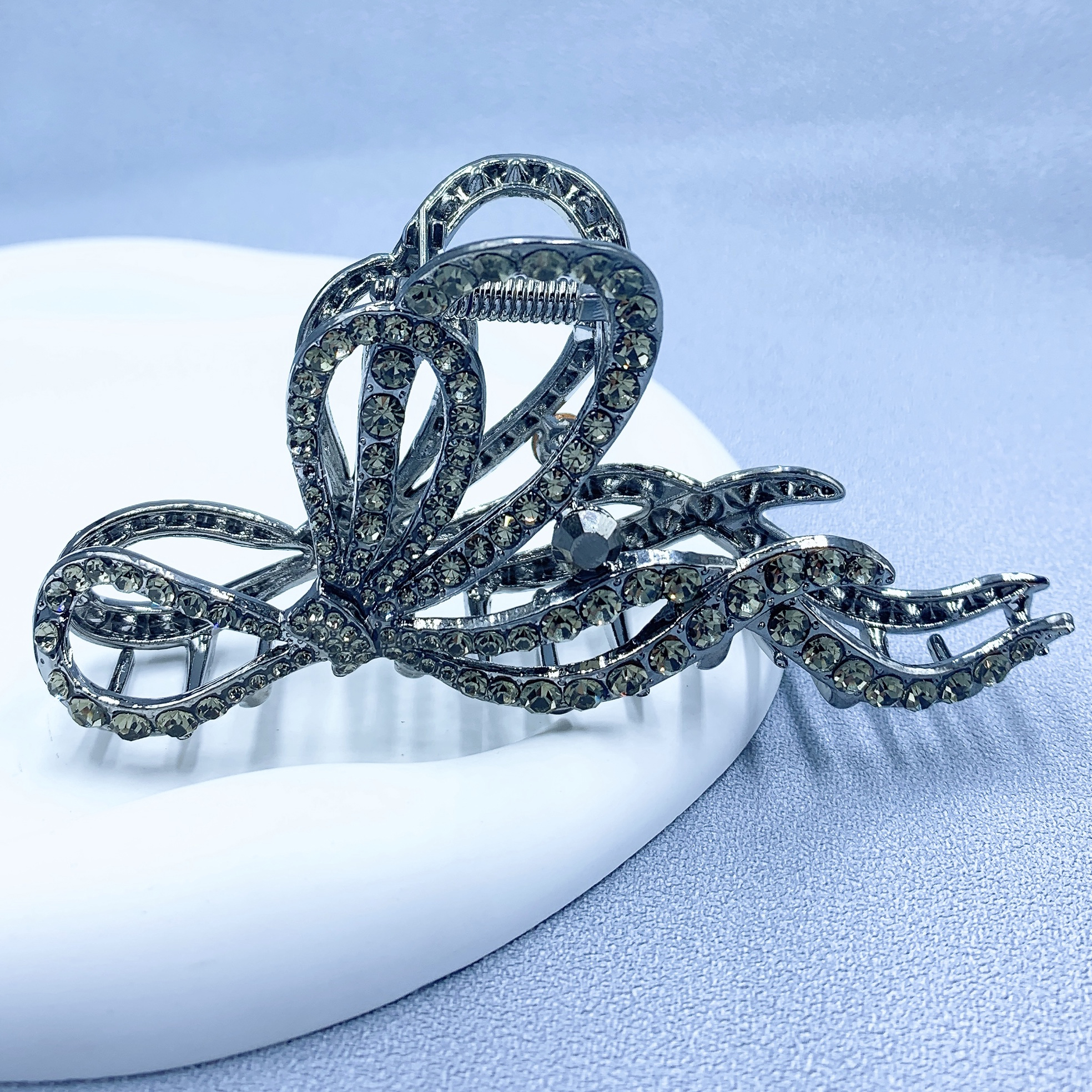 The black bow of the Internet celebrity gun captures the beautiful and romantic Korean-style accessories of the Internet celebrity Application Scenario