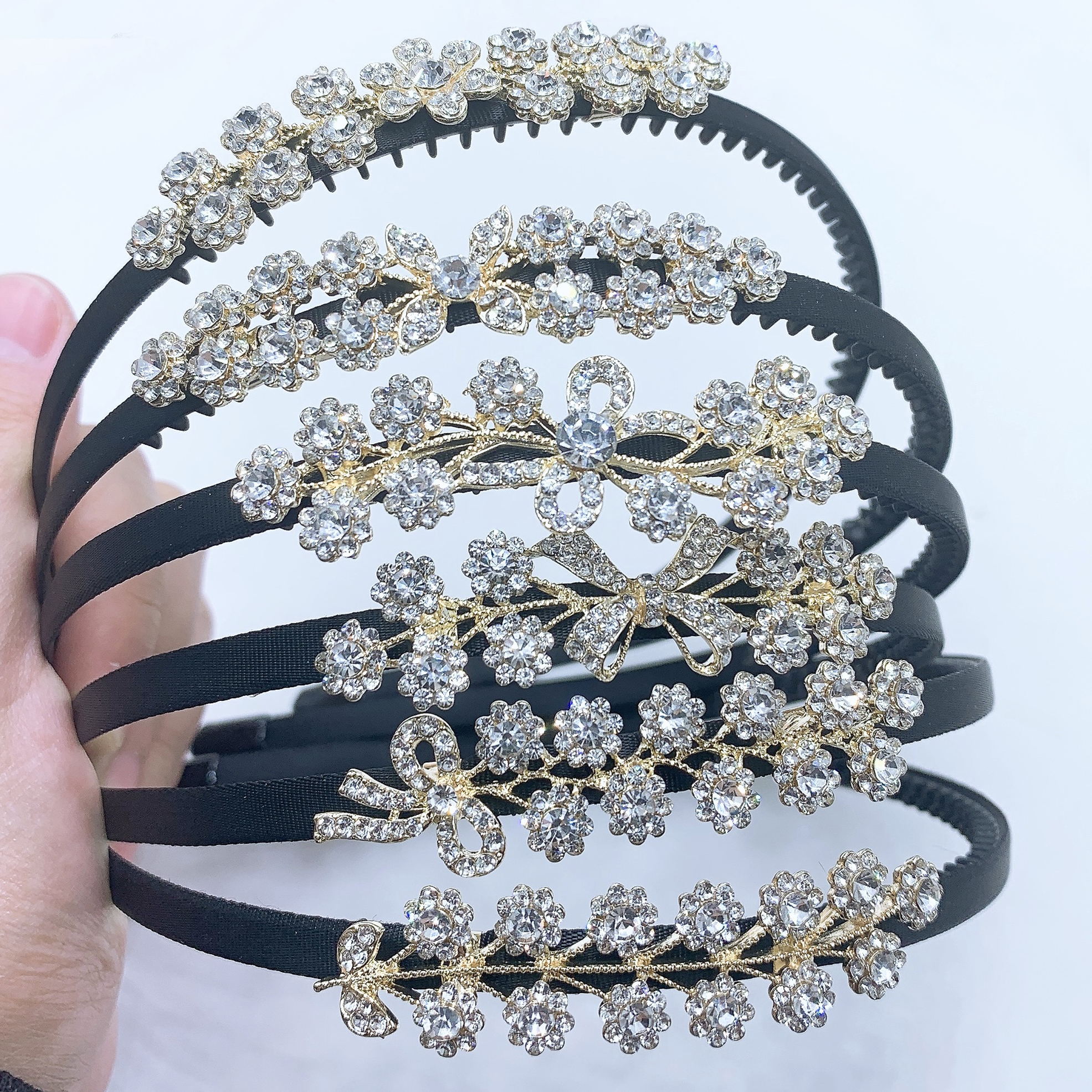 The popular red flower series headband is a beautiful and romantic Korean-style accessory Application Scenario