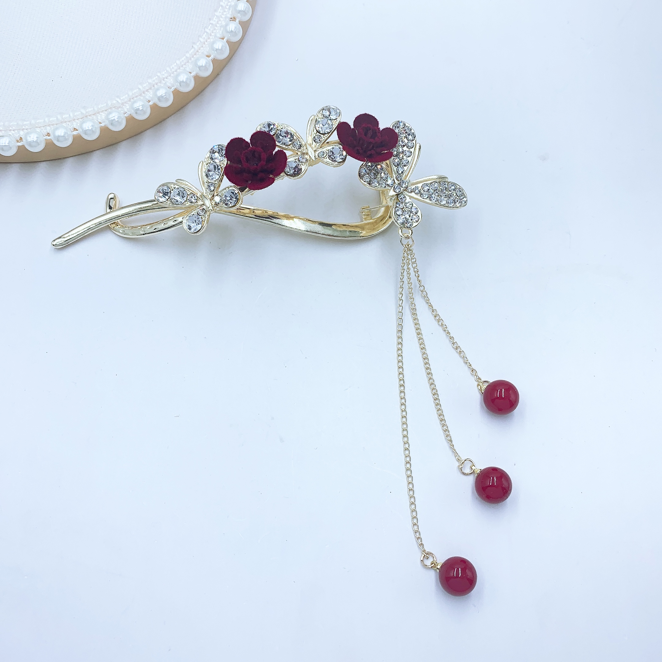 A popular velvet rose twist clip, a beautiful and romantic Korean-style accessory Item Picture