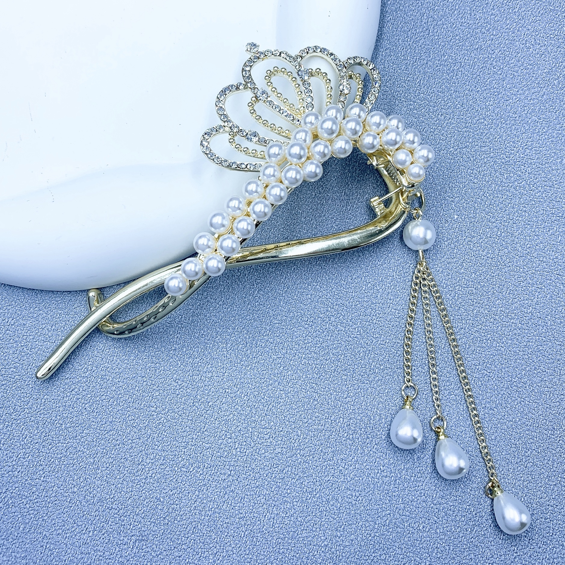 The popular crown tassel twist clip is a beautiful and romantic Korean-style accessory Specification image