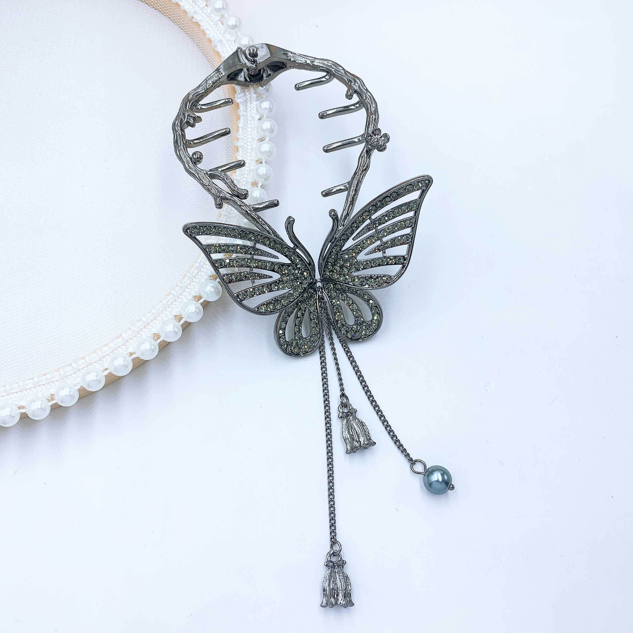 The popular butterfly tassel bun hairstyle is a beautiful and romantic Korean-style accessory Specification image