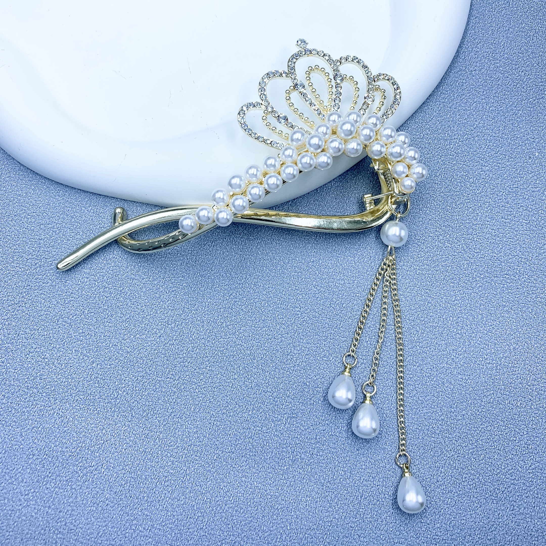 The popular crown tassel twist clip is a beautiful and romantic Korean-style accessory details Picture
