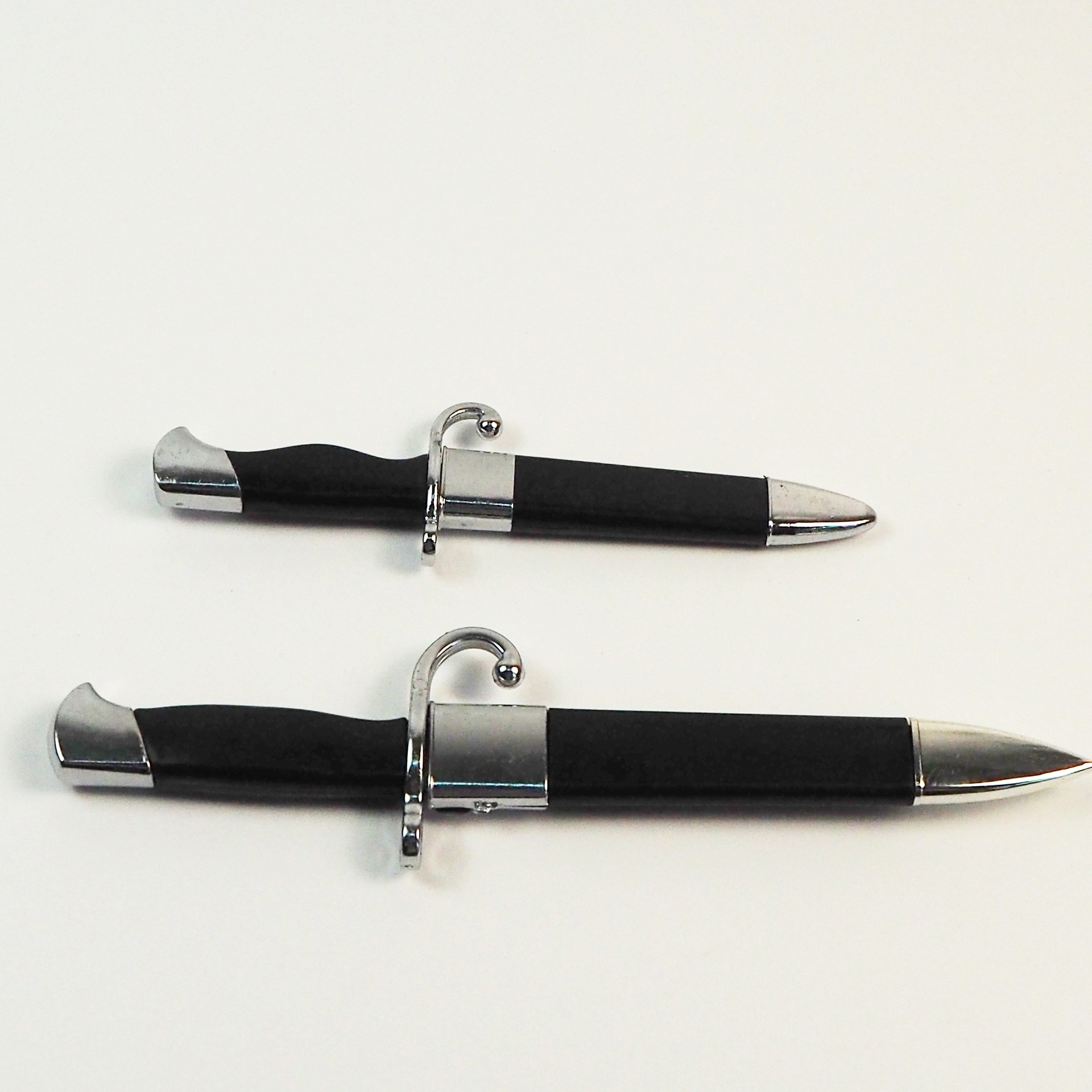 工艺刀剑白底实物图