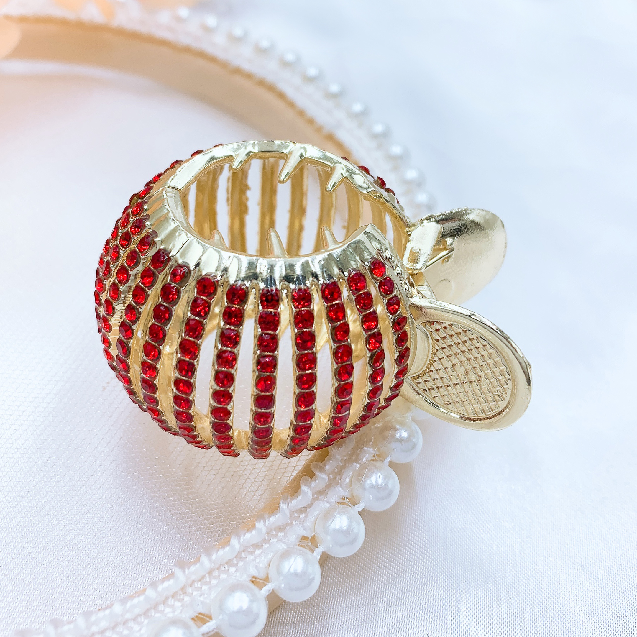 A popular red lantern with a high ponytail, a beautiful and romantic Korean-style accessory details Picture