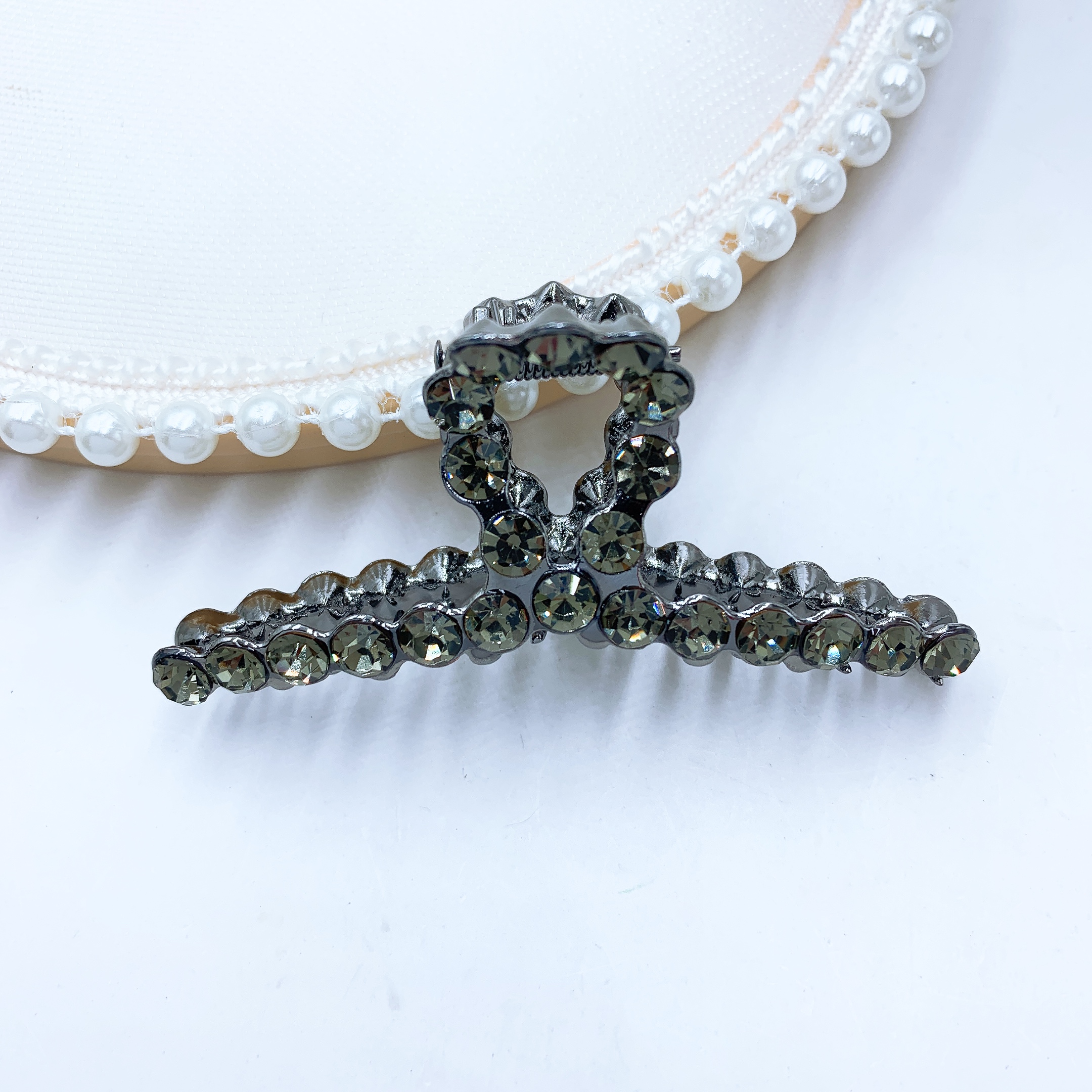 In the black coat rack of the Internet celebrity gun, catch the beautiful and romantic Han Xu accessories of the Internet celebrity Specification image