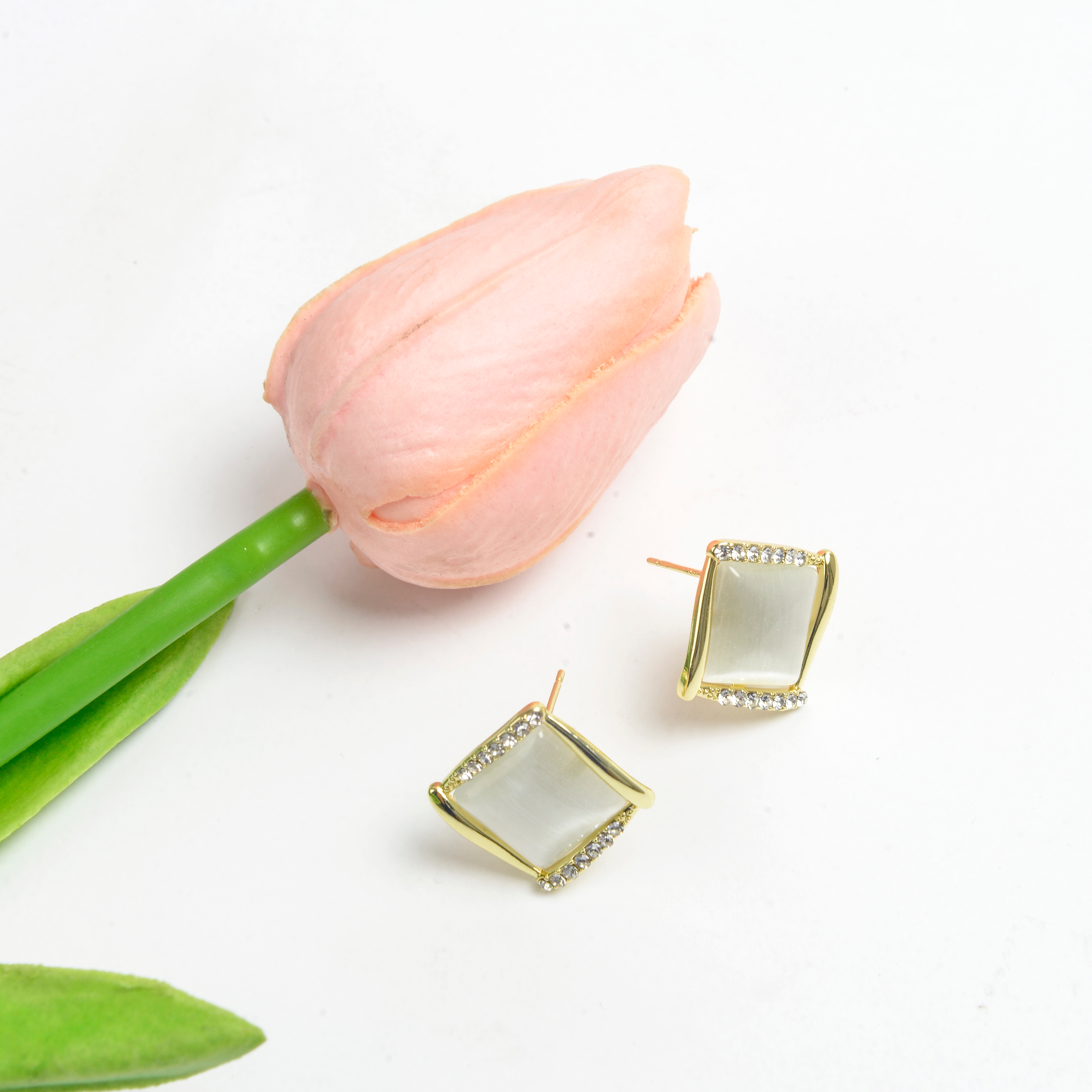 新品耳环小众设计高级感法式耳饰女防过敏925银针人方形猫眼石带钻时尚耳钉详情1