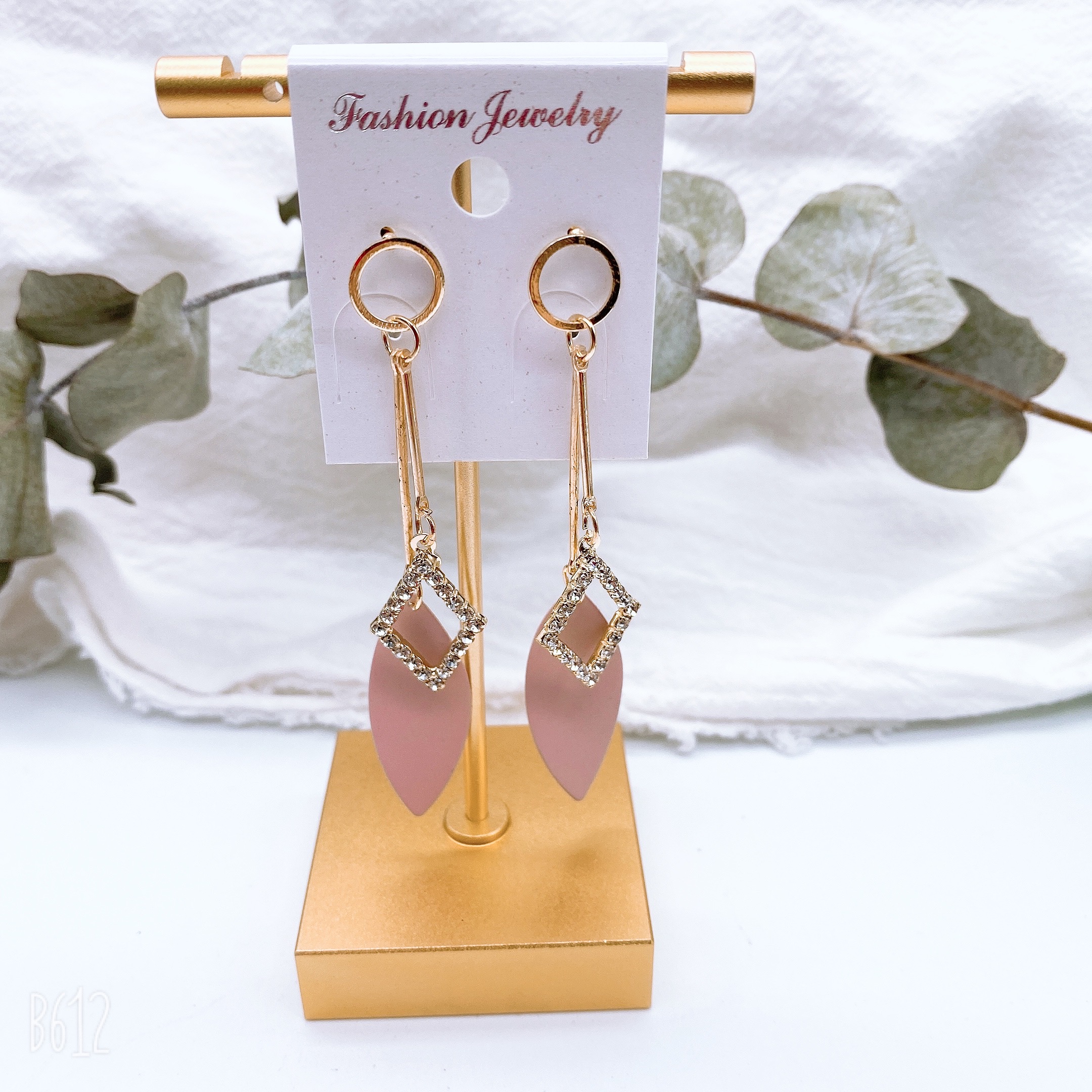 The 2025 new green earrings, long tassel earrings with a feminine charm, and high-end earrings are all trendy in 2025 Specification image